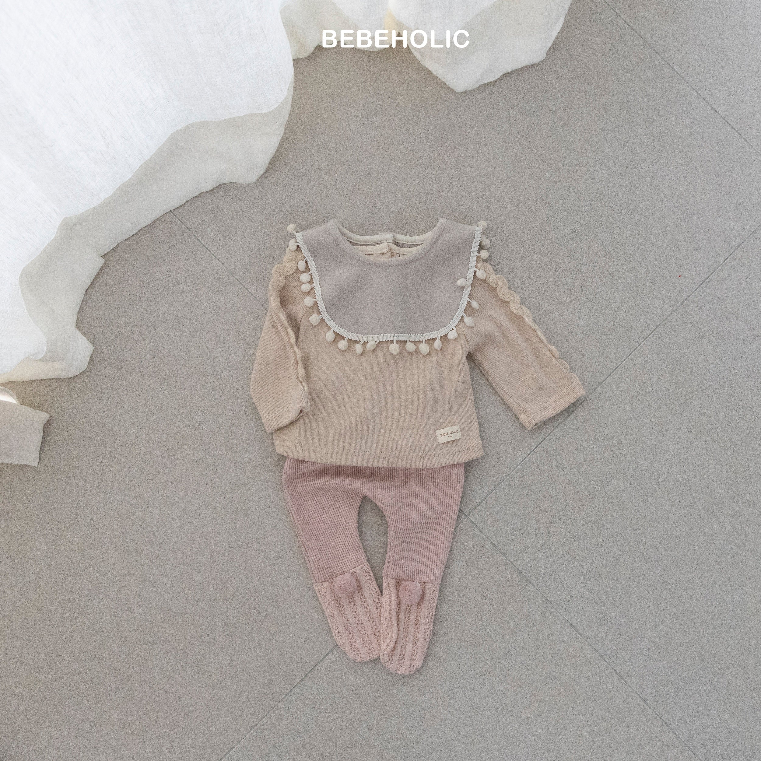 ［bebe holic］Pompom bib