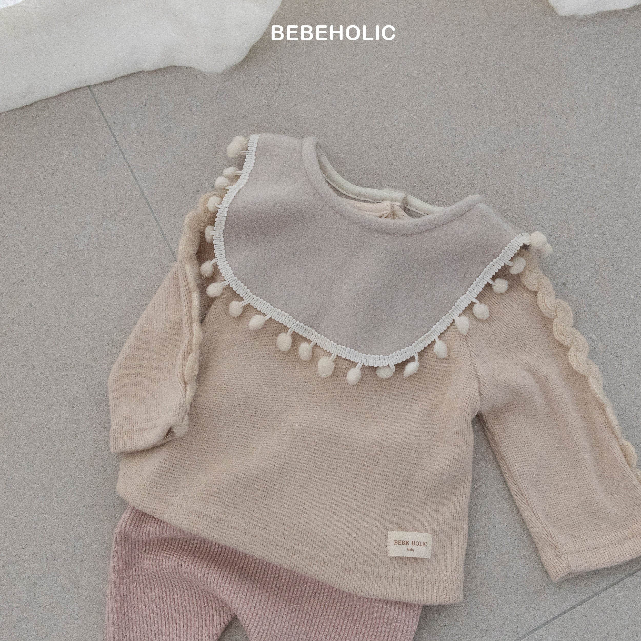 ［bebe holic］Pompom bib