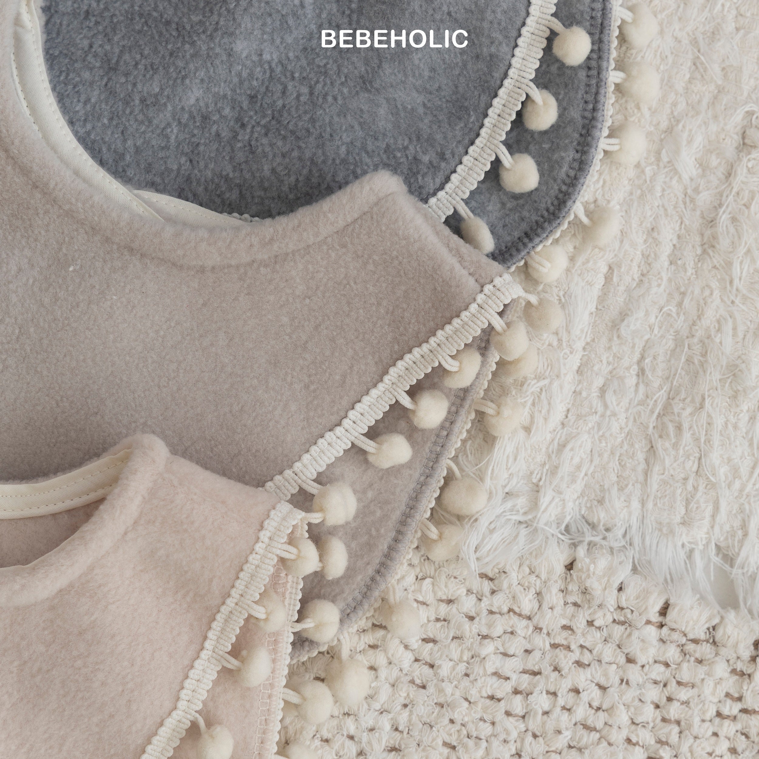 ［bebe holic］Pompom bib