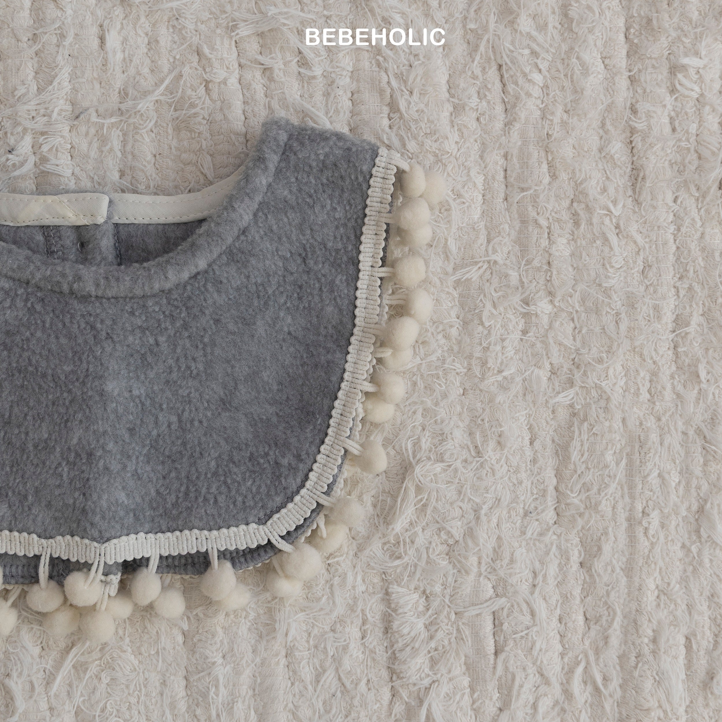 ［bebe holic］Pompom bib