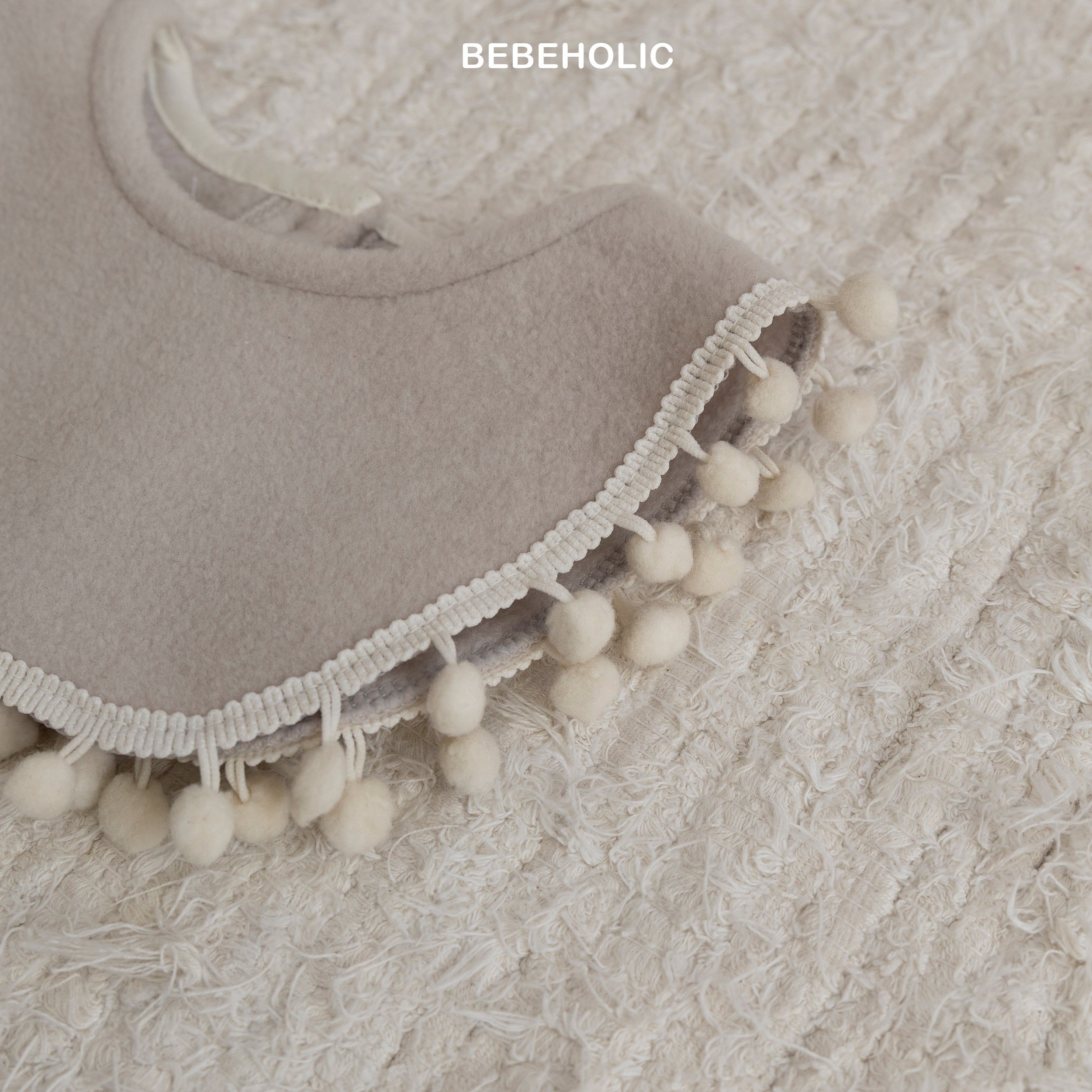 ［bebe holic］Pompom bib