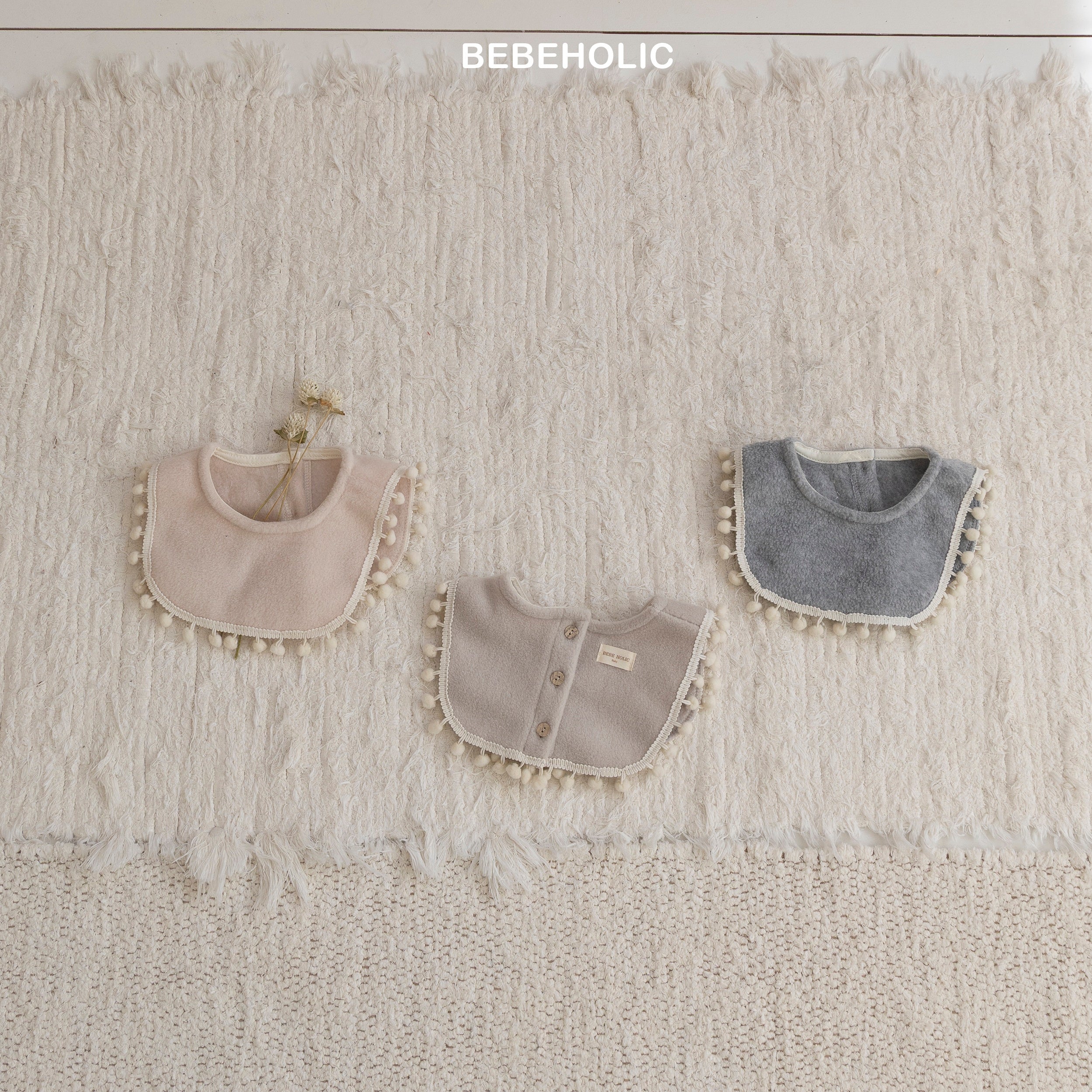 ［bebe holic］Pompom bib