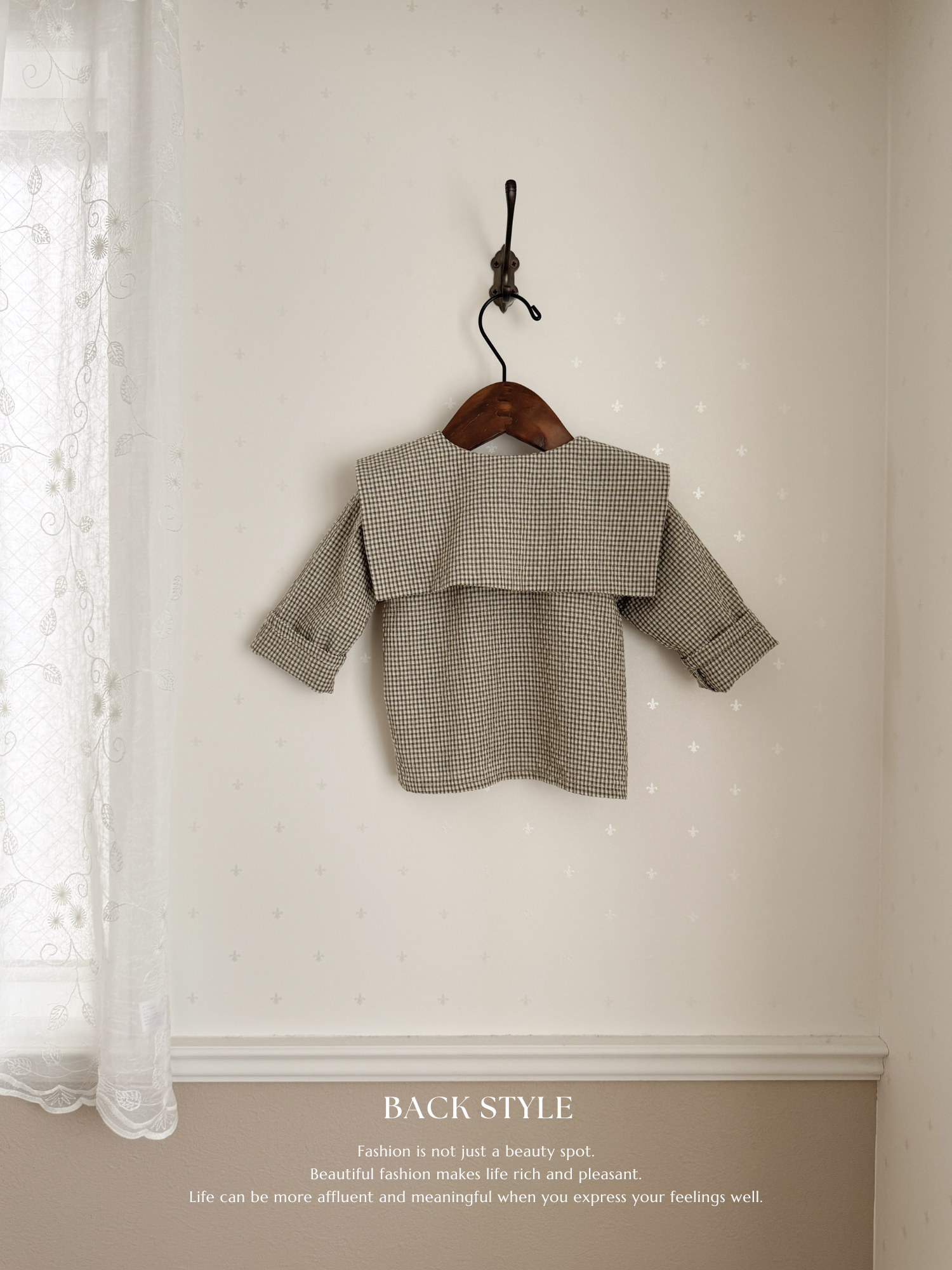 Check collar blouse