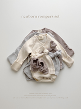 Newborn rompers set