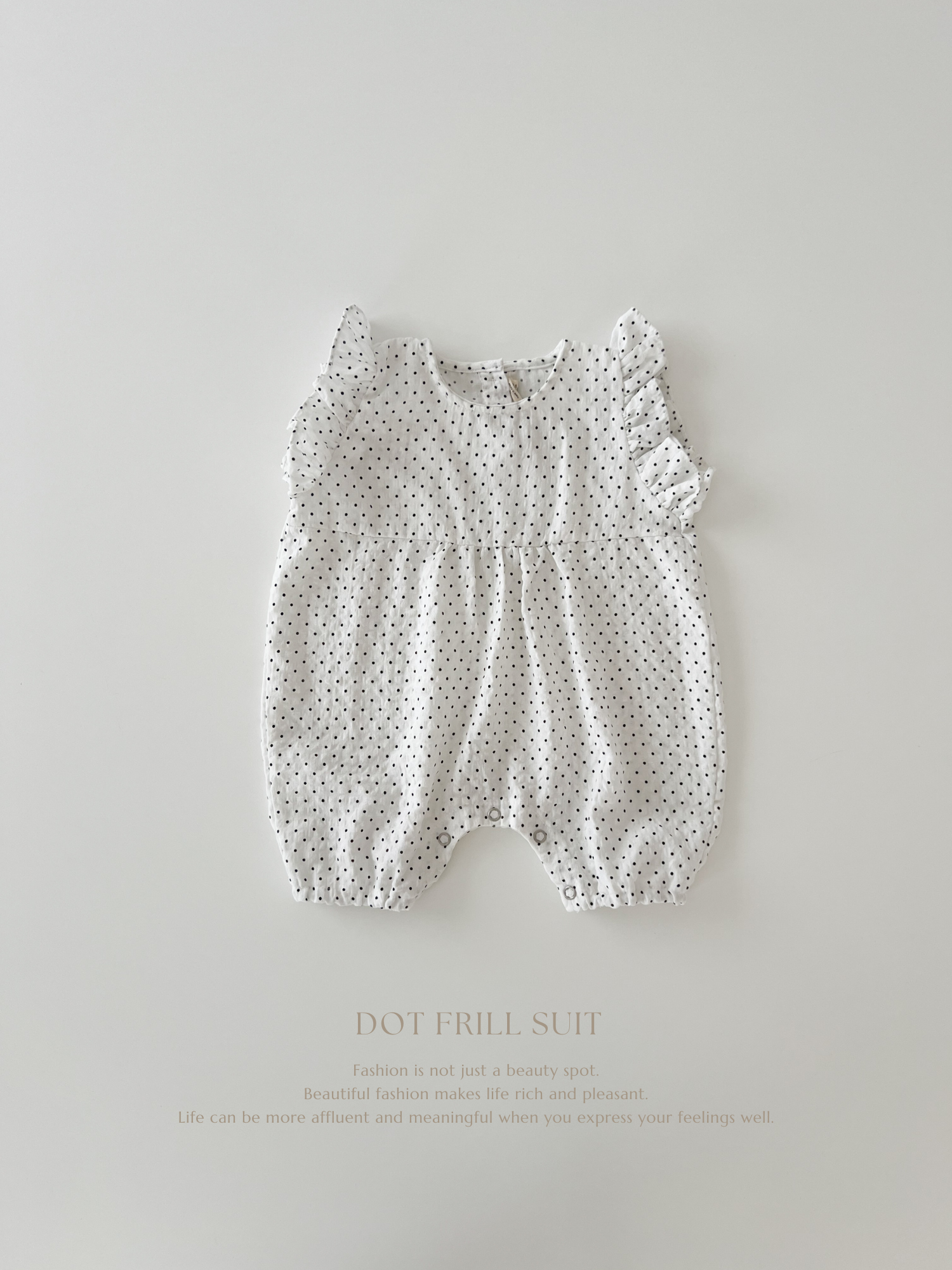 Dot frill suit