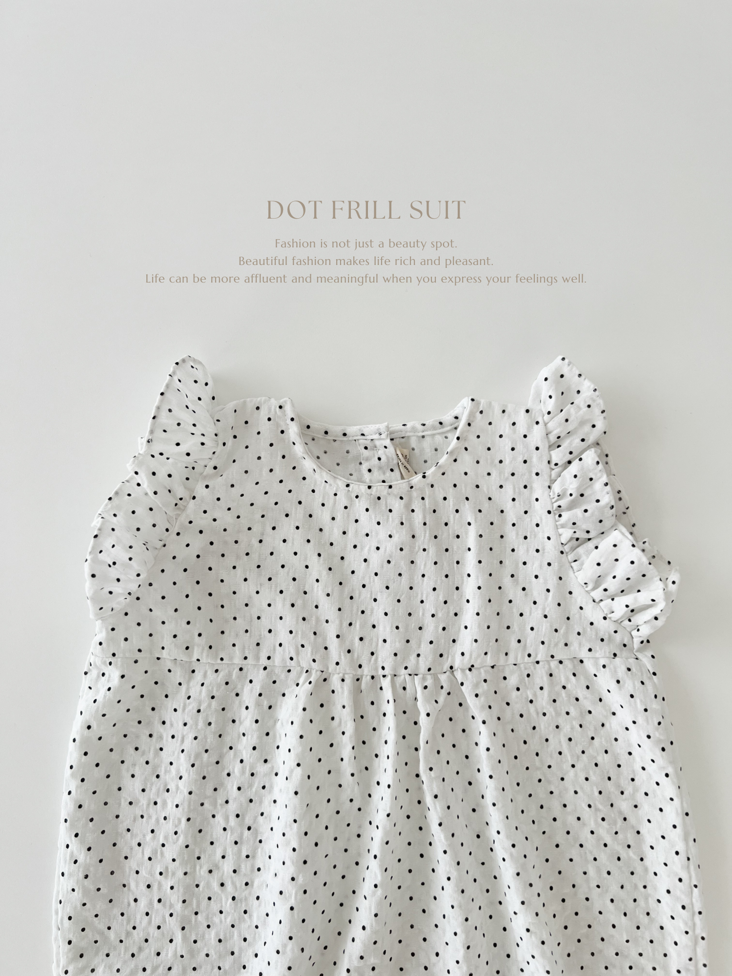 Dot frill suit