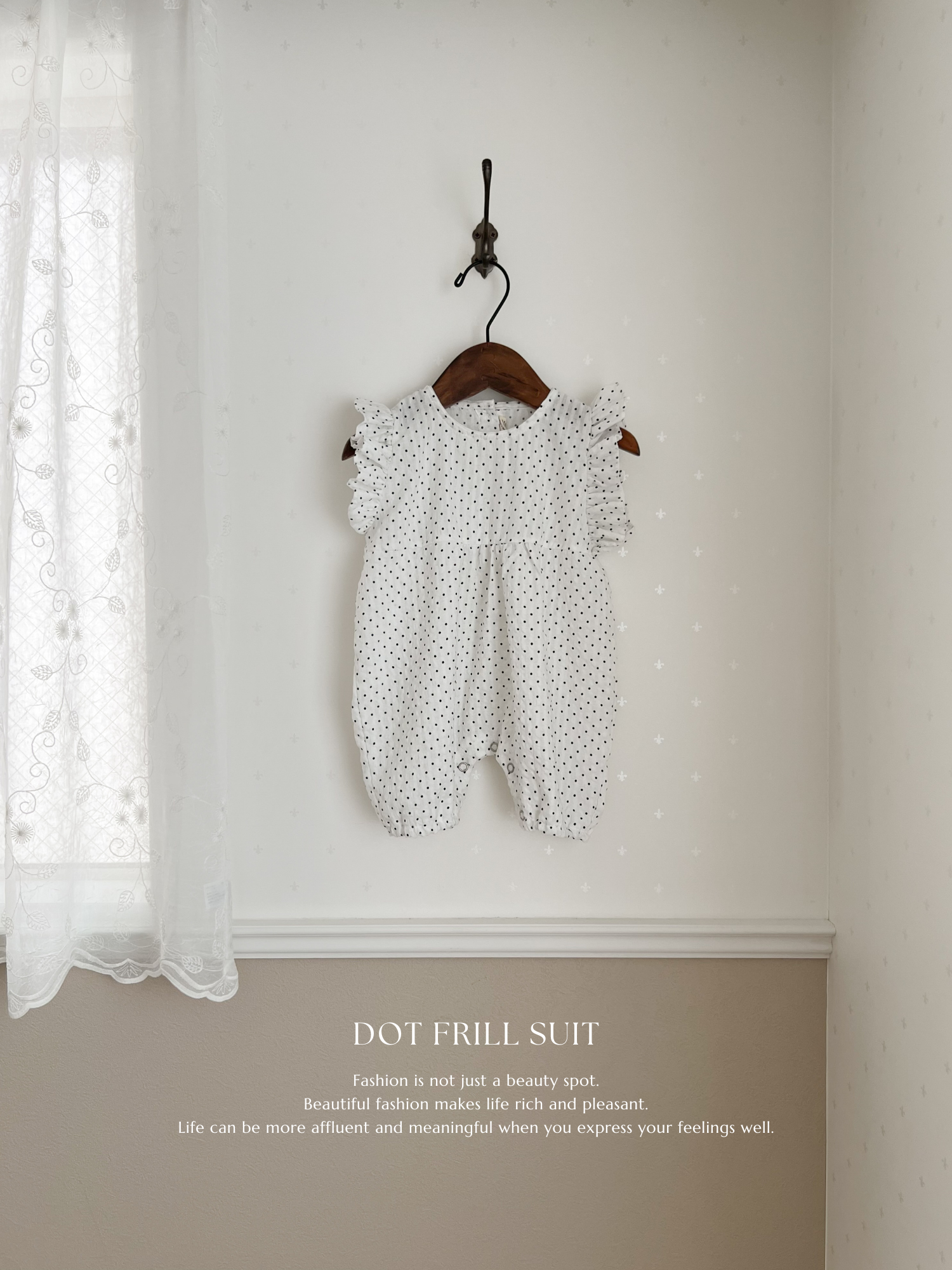 Dot frill suit