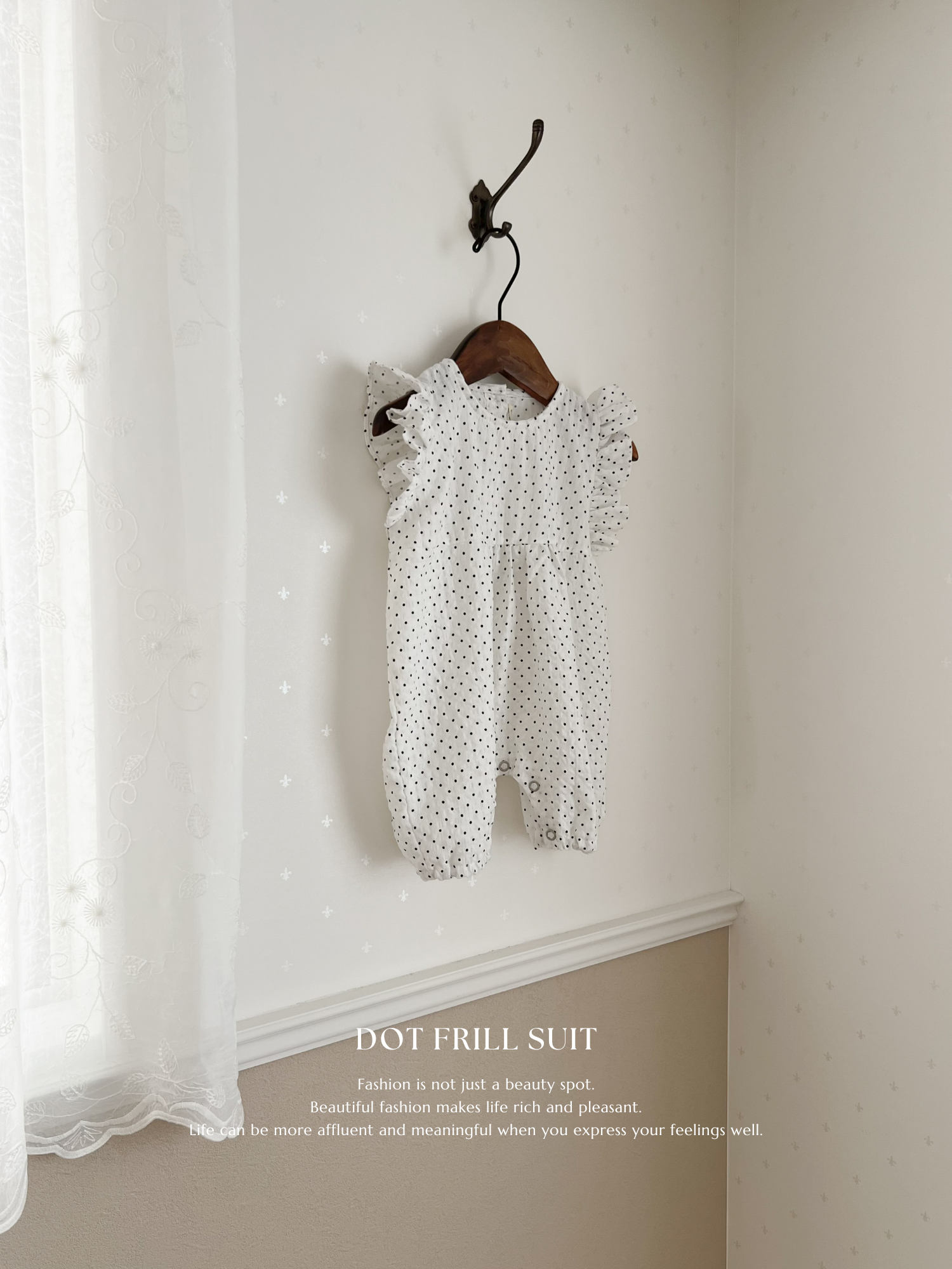 Dot frill suit