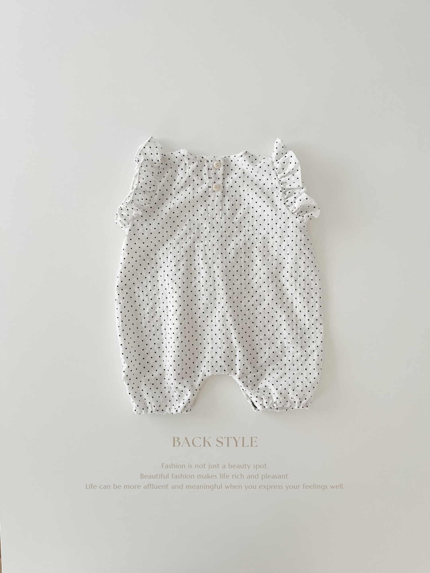Dot frill suit