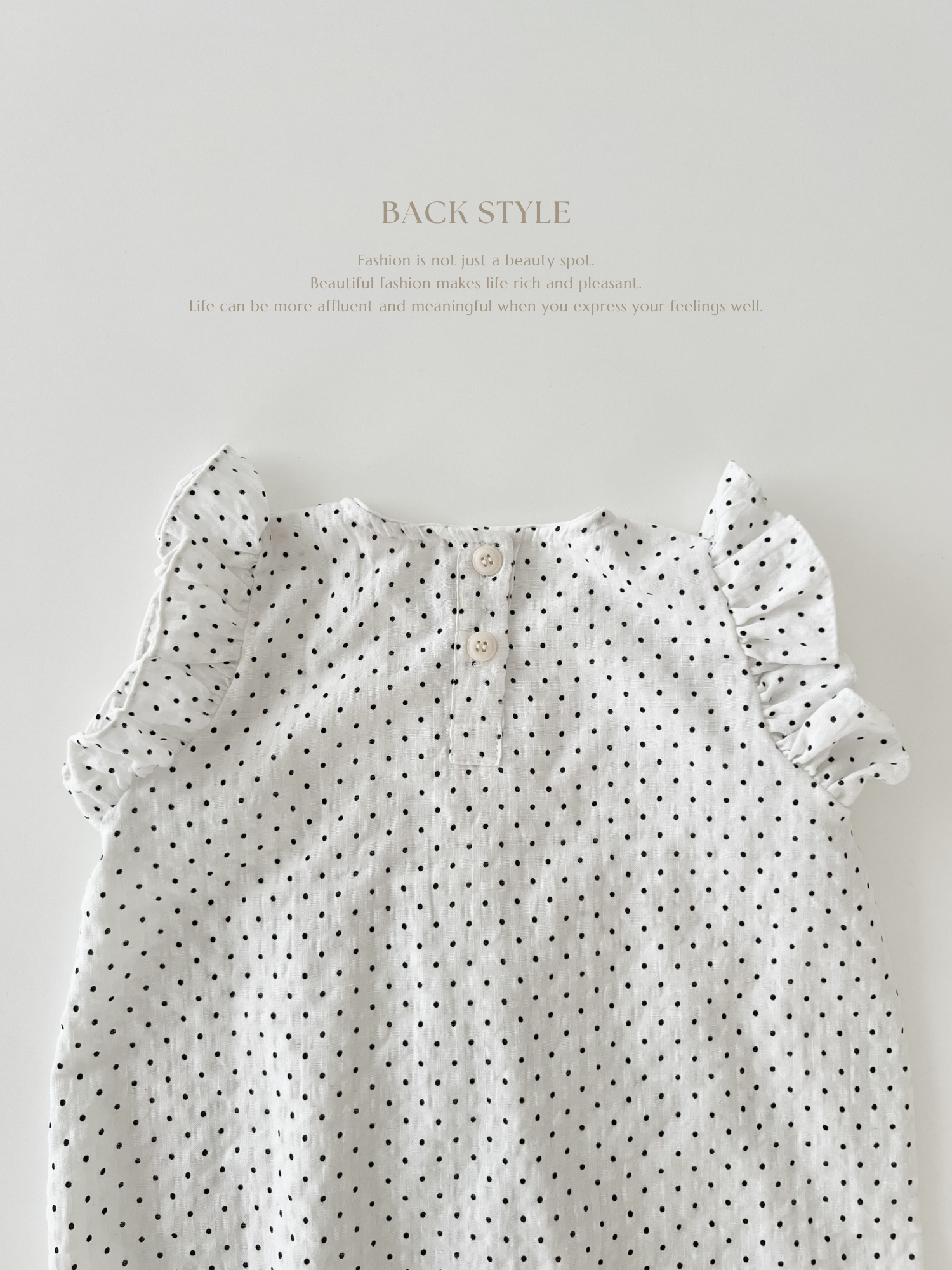 Dot frill suit