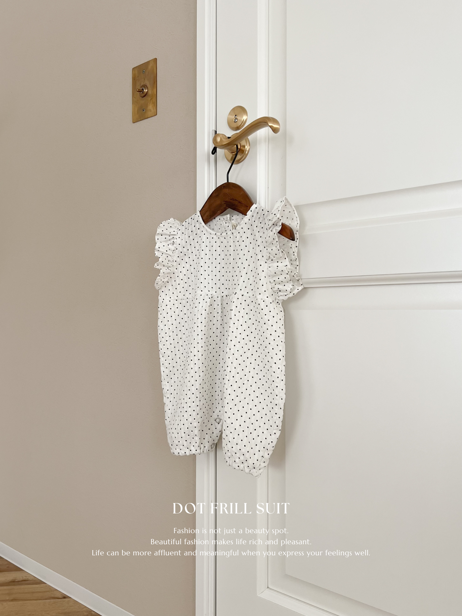 Dot frill suit