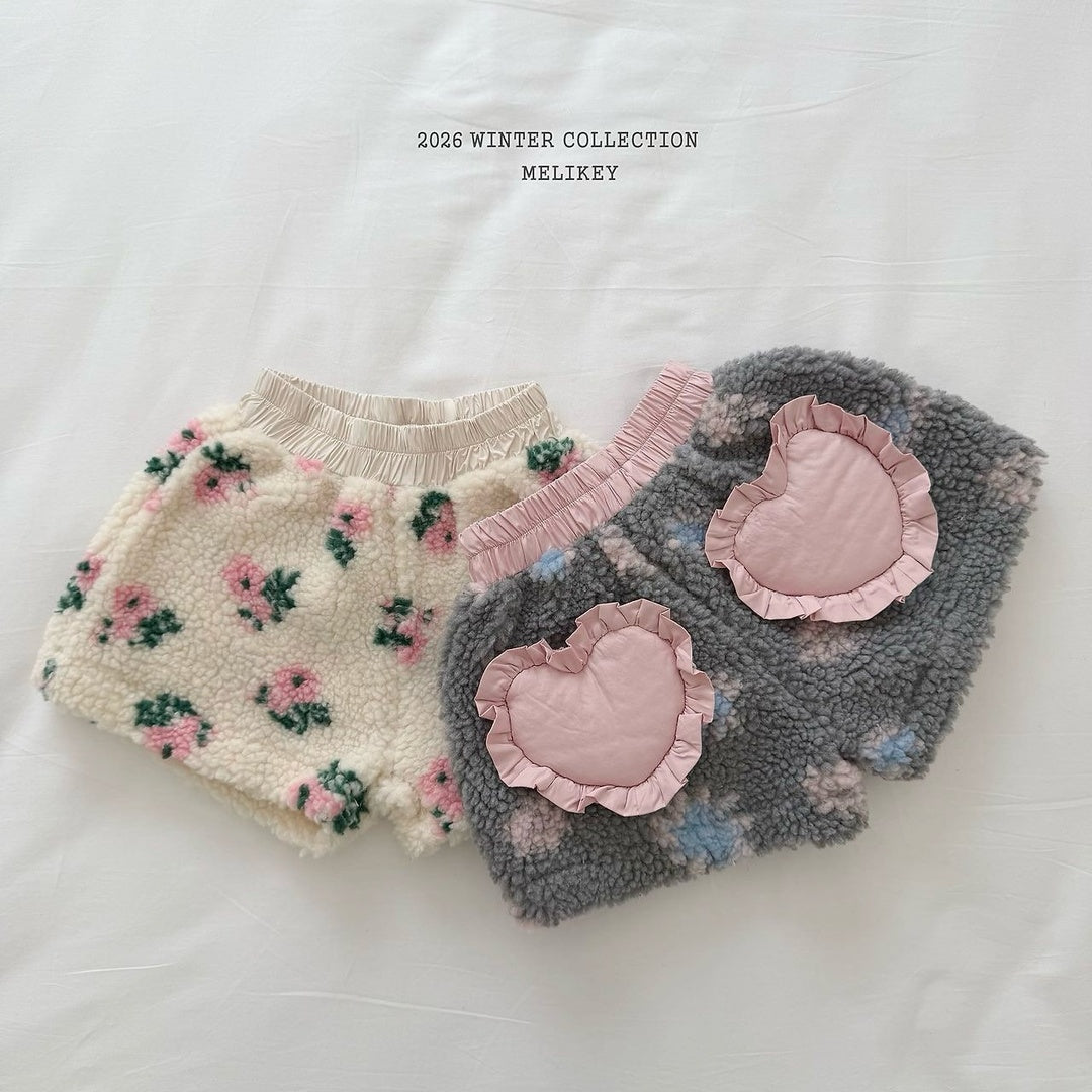[Melikey] Heart flower boa shorts