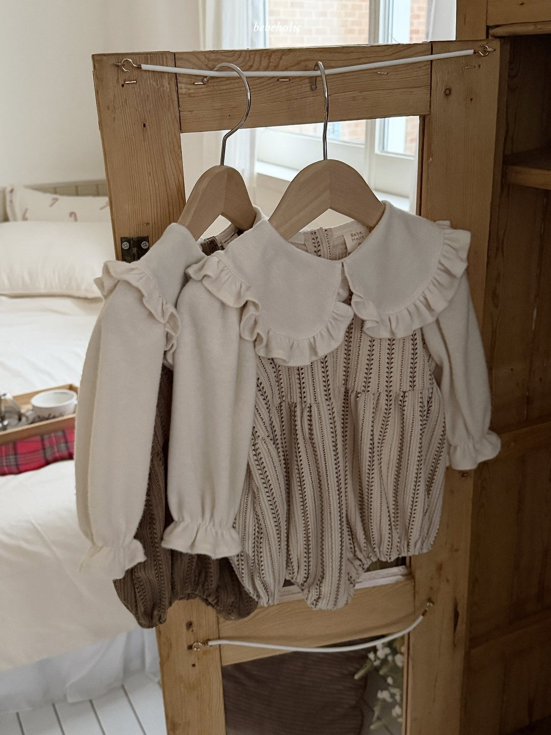 [bebeholic] Lip frill collar rompers