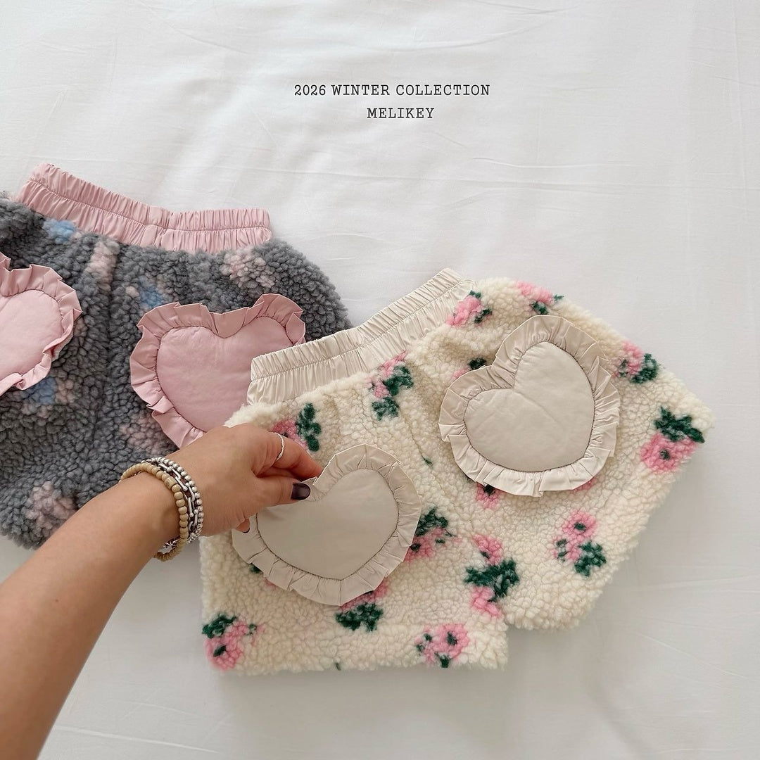 [Melikey] Heart flower boa shorts