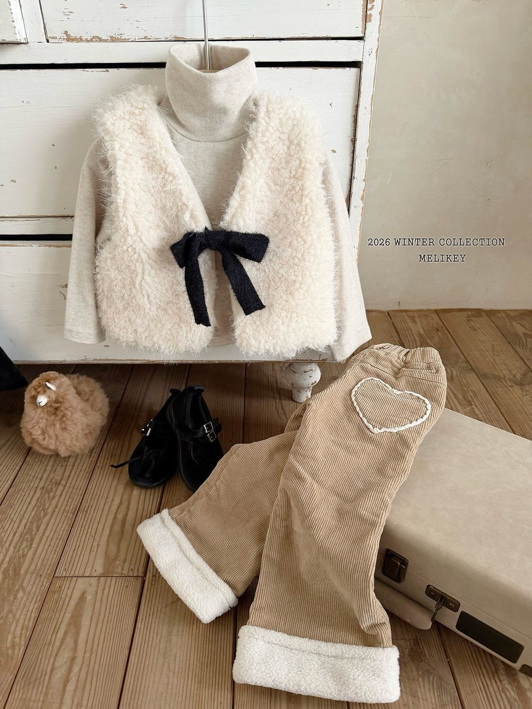[Melikey] Corduroy heart flare pants