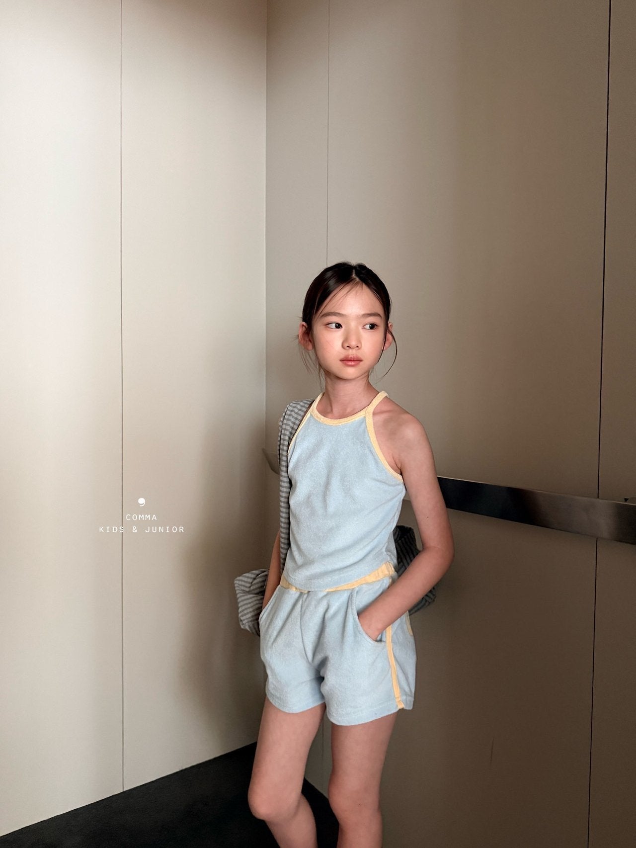 ［comma］Two tone halter camisole
