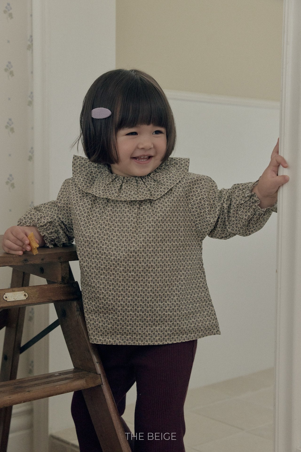 ［The beige］Flower Blouse
