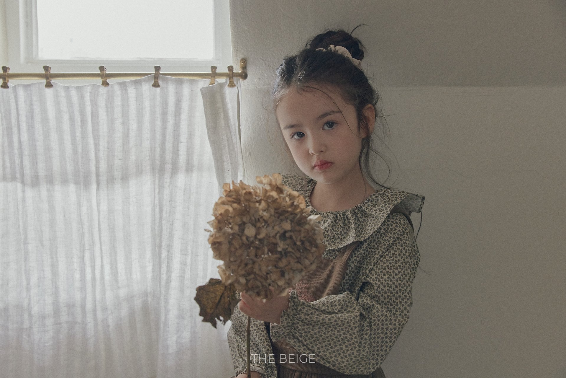 ［The beige］Flower Blouse