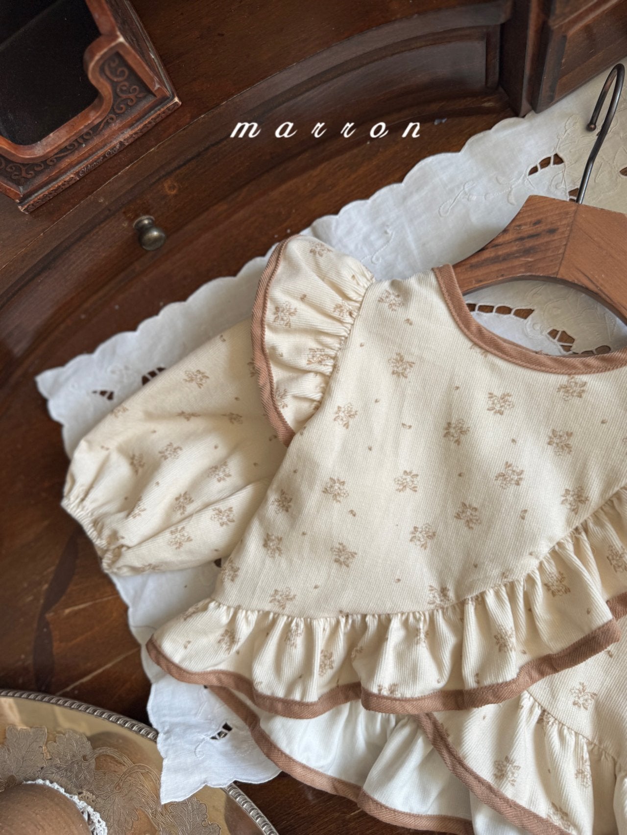 ［marron］Lala frill blouse