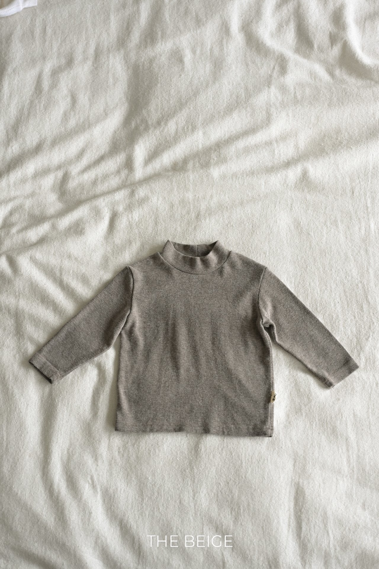 ［The beige］Slim half neck tee