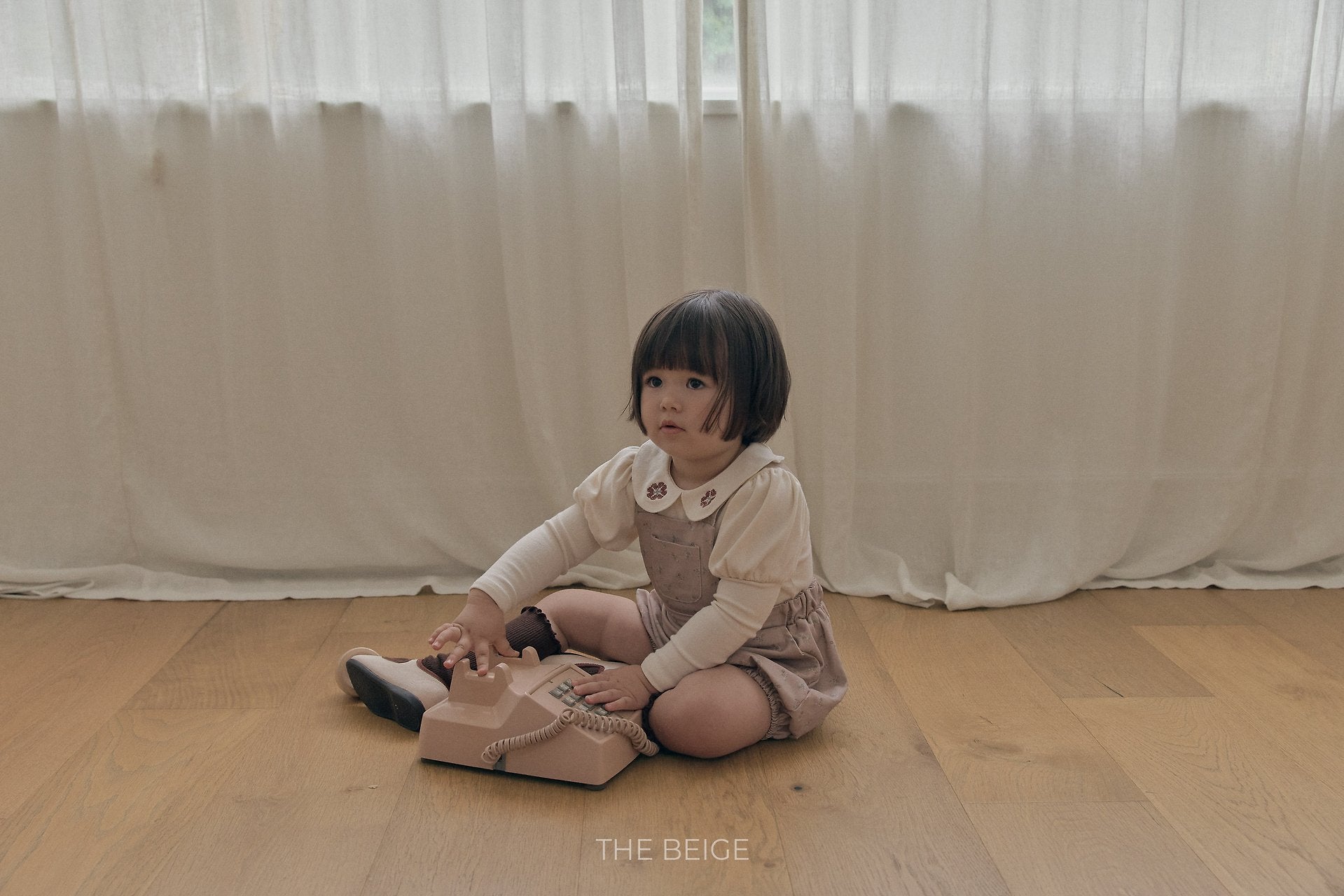 ［The beige］Embroidery Collar Tee