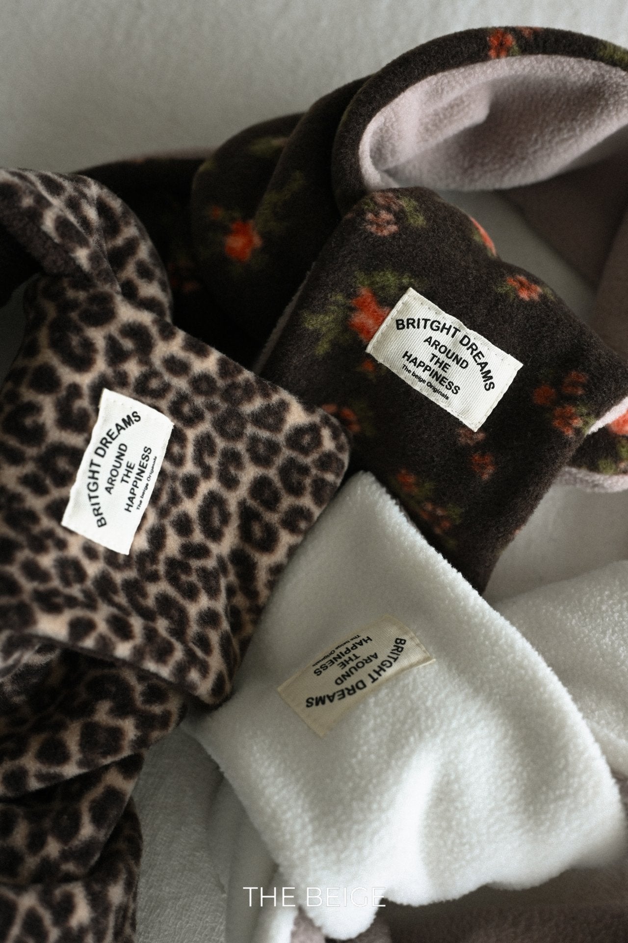 ［The beige］Reversible muffler