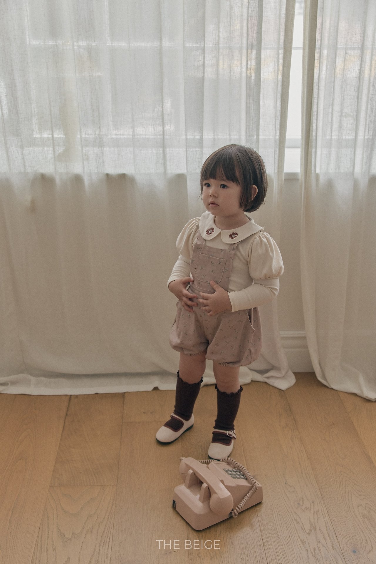 ［The beige］Embroidery Collar Tee