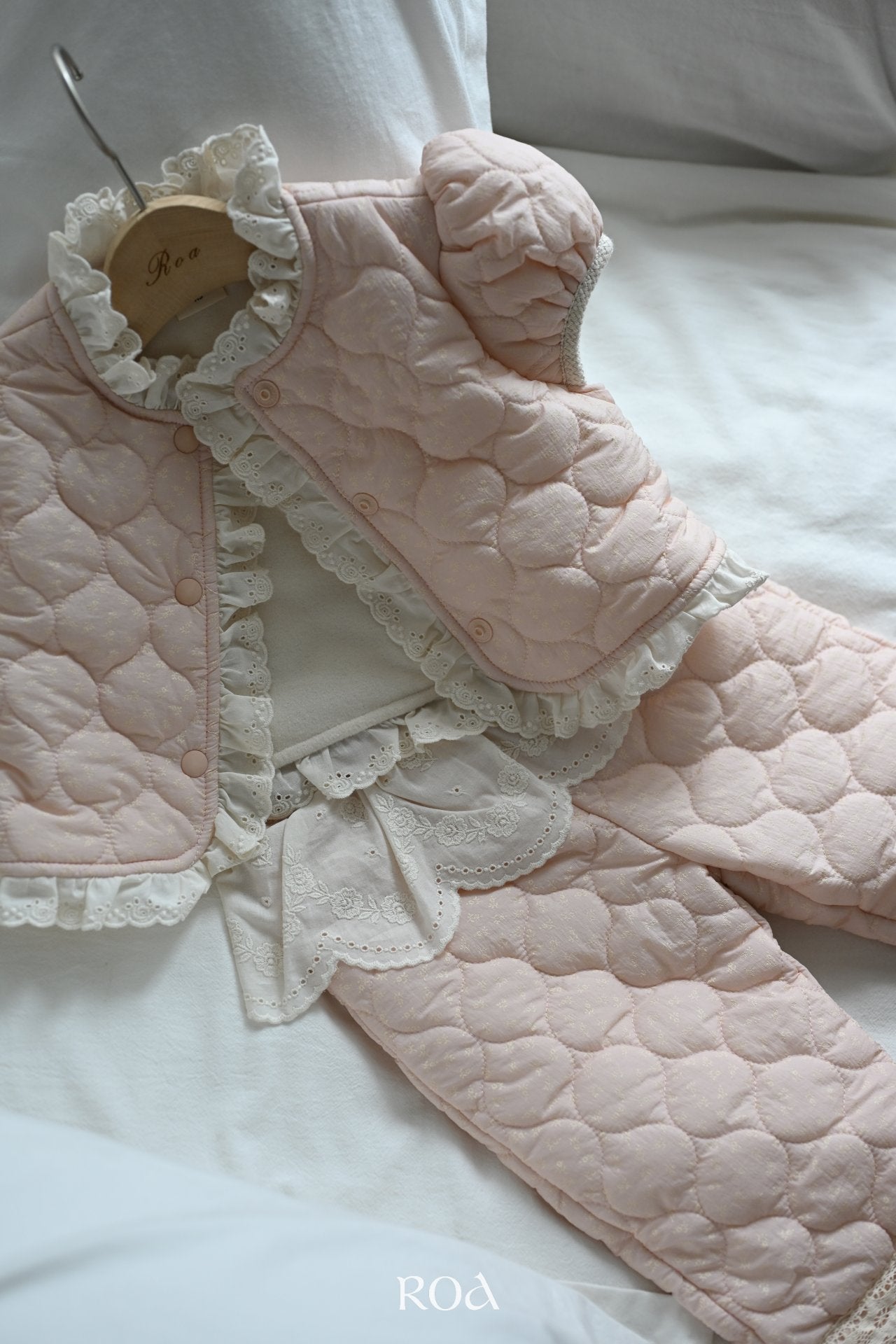 ［ROA］Quilting lace vest