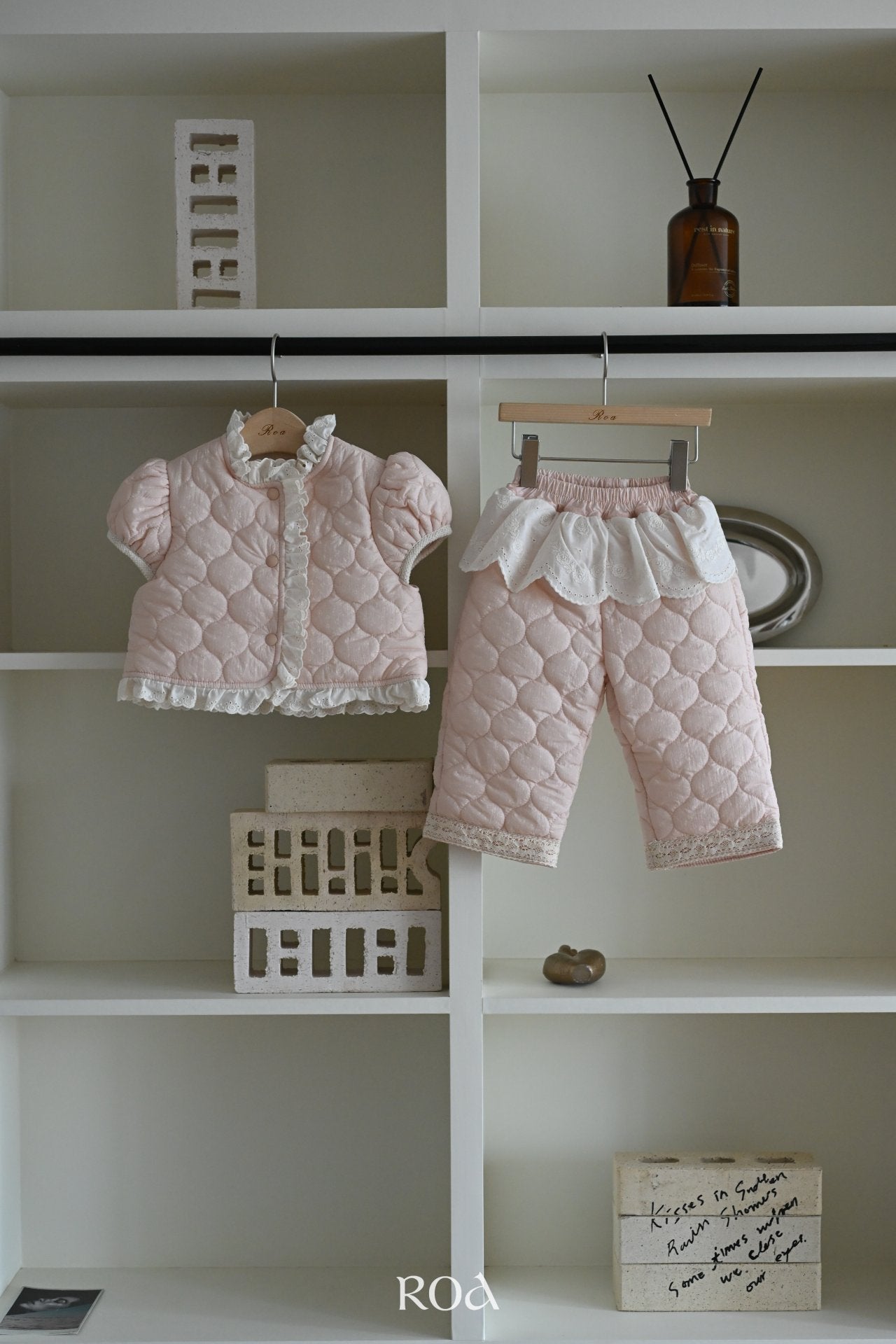 ［ROA］Quilting lace vest