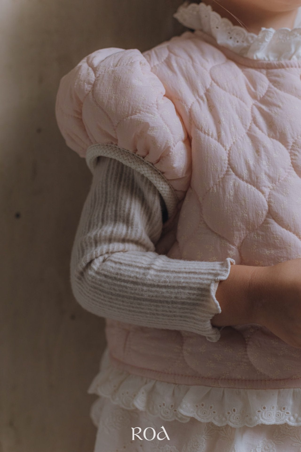 ［ROA］Quilting lace vest