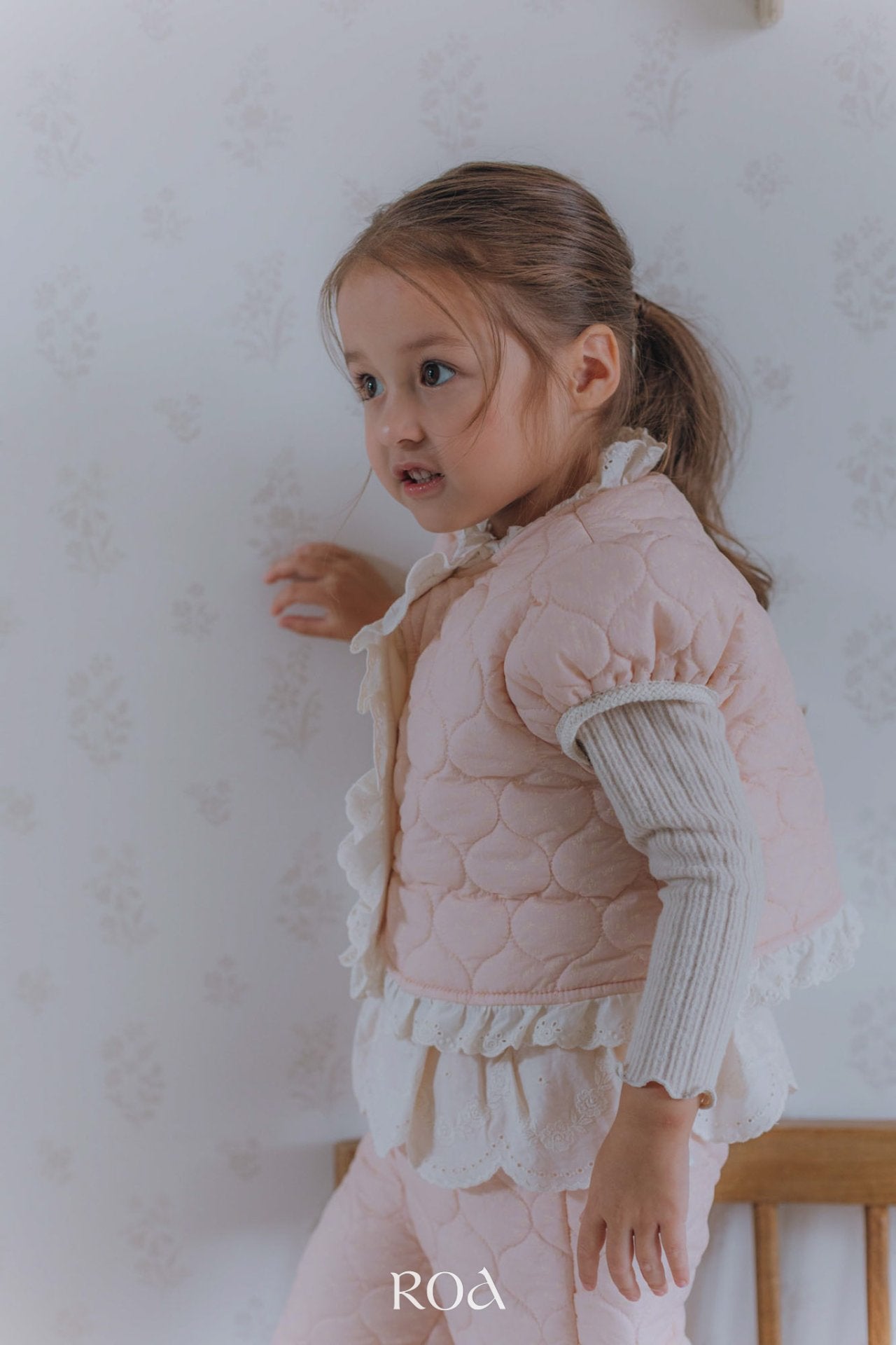 ［ROA］Quilting lace vest