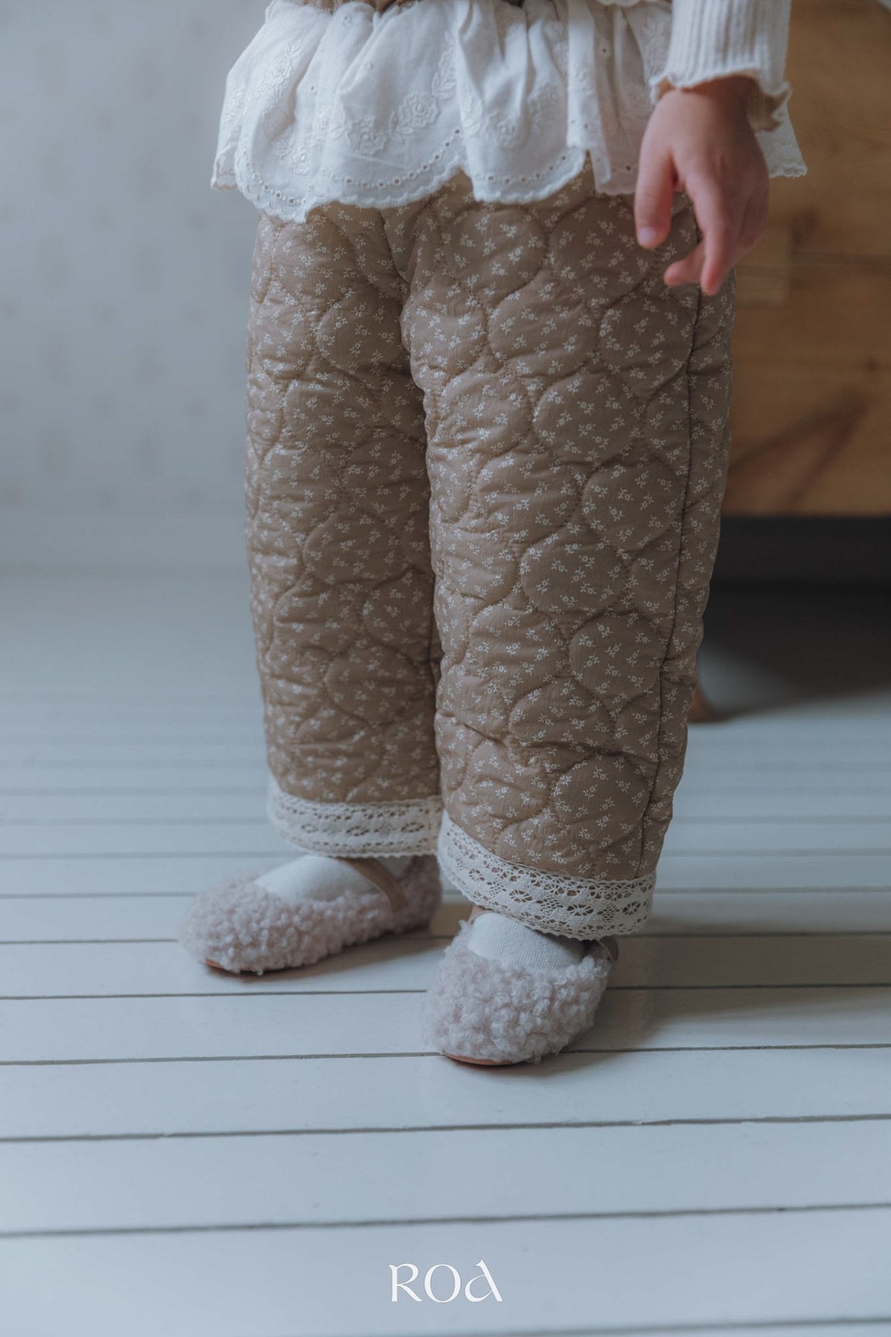 ［ROA］Quilting lace pants