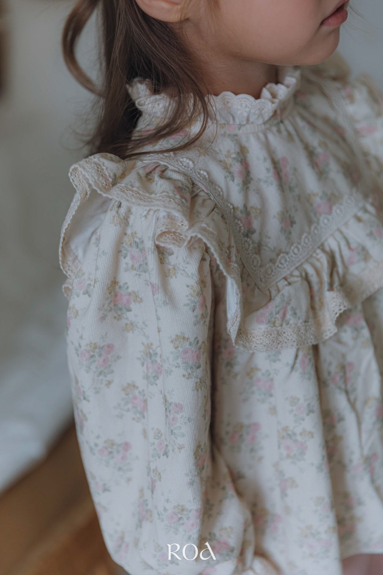 ［ROA］Square frill blouse