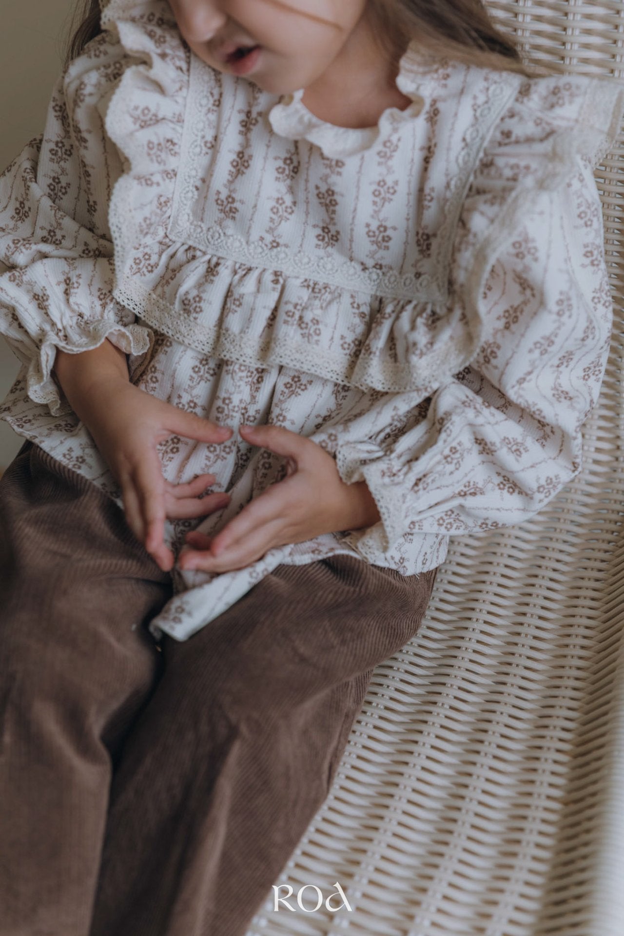 ［ROA］Square frill blouse