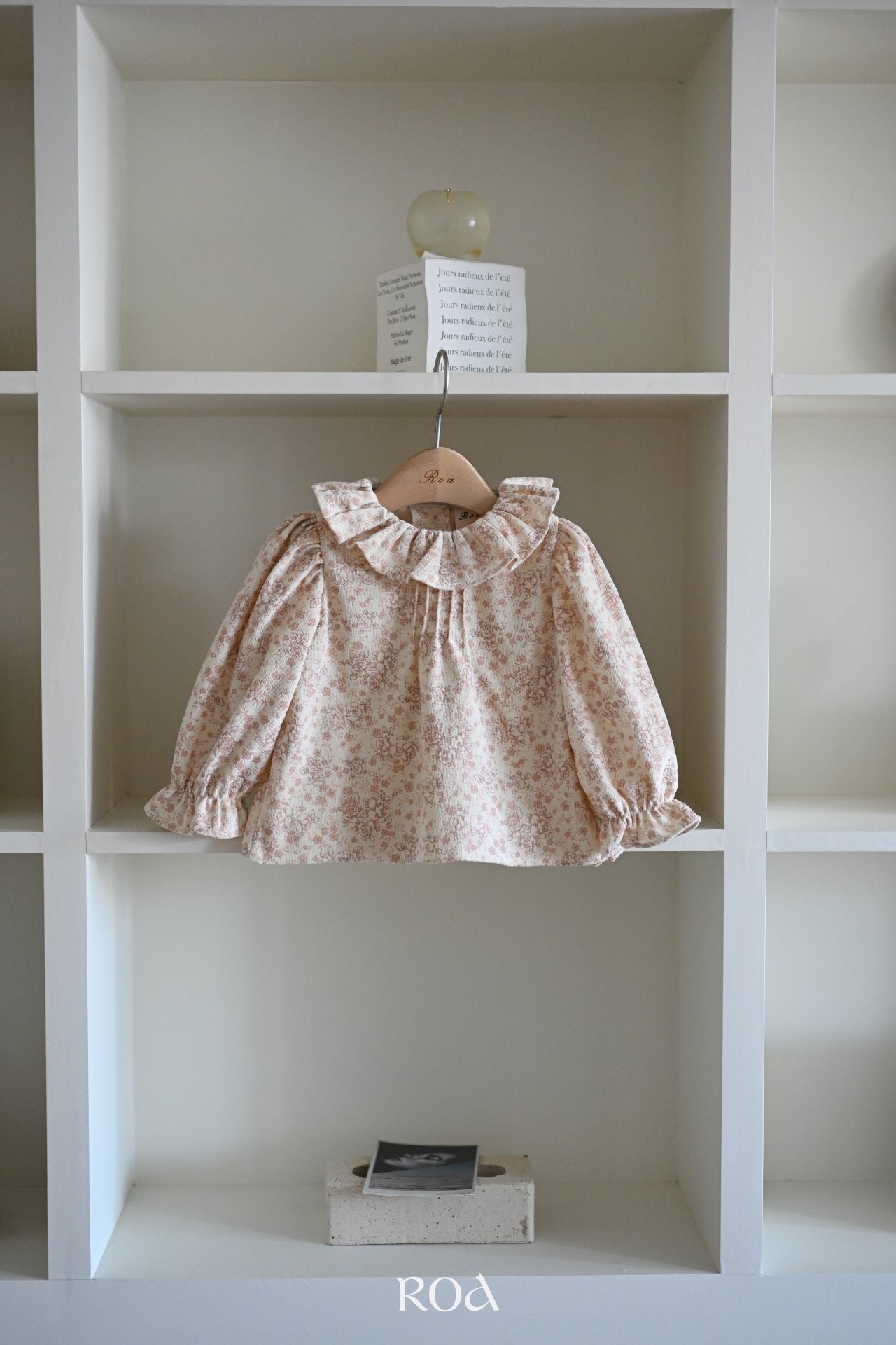 ［ROA］Tuck frill blouse