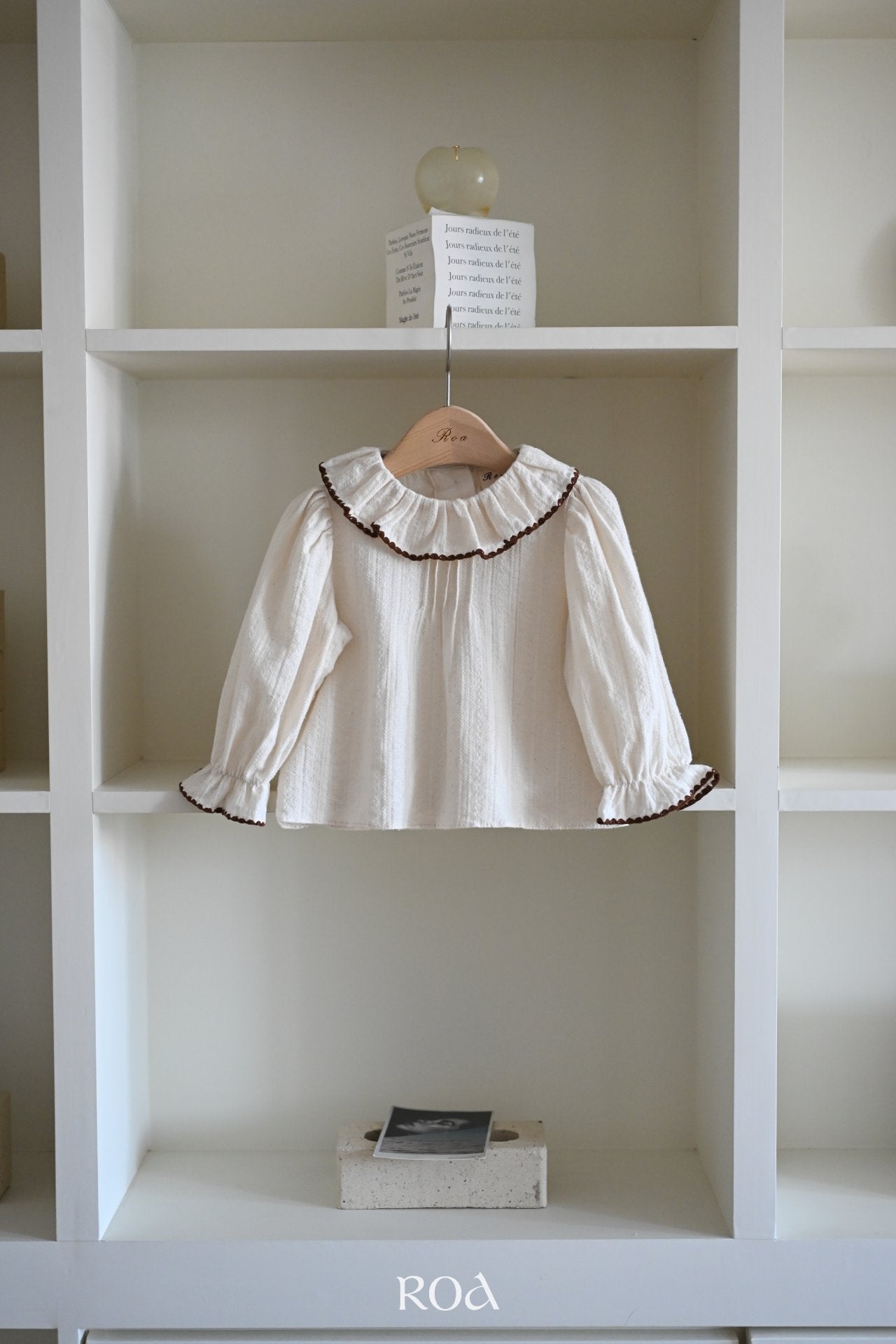 ［ROA］Tuck frill blouse