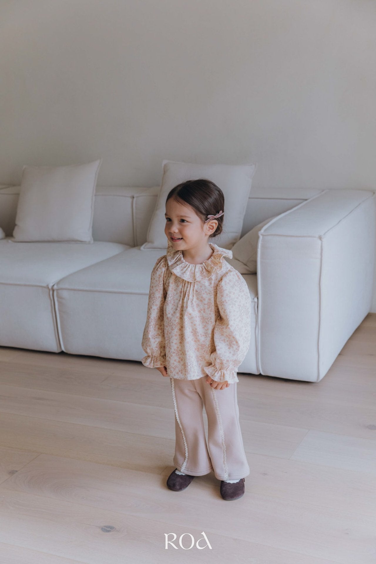 ［ROA］Tuck frill blouse