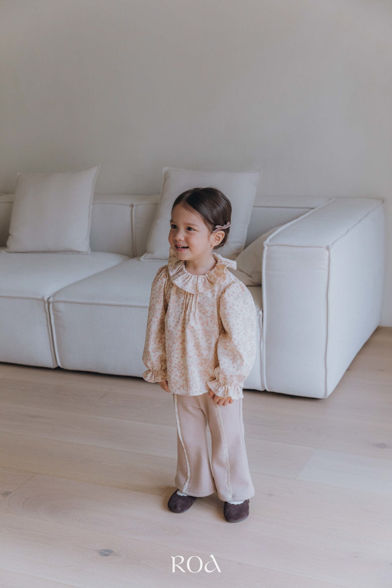 ［ROA］Tuck frill blouse