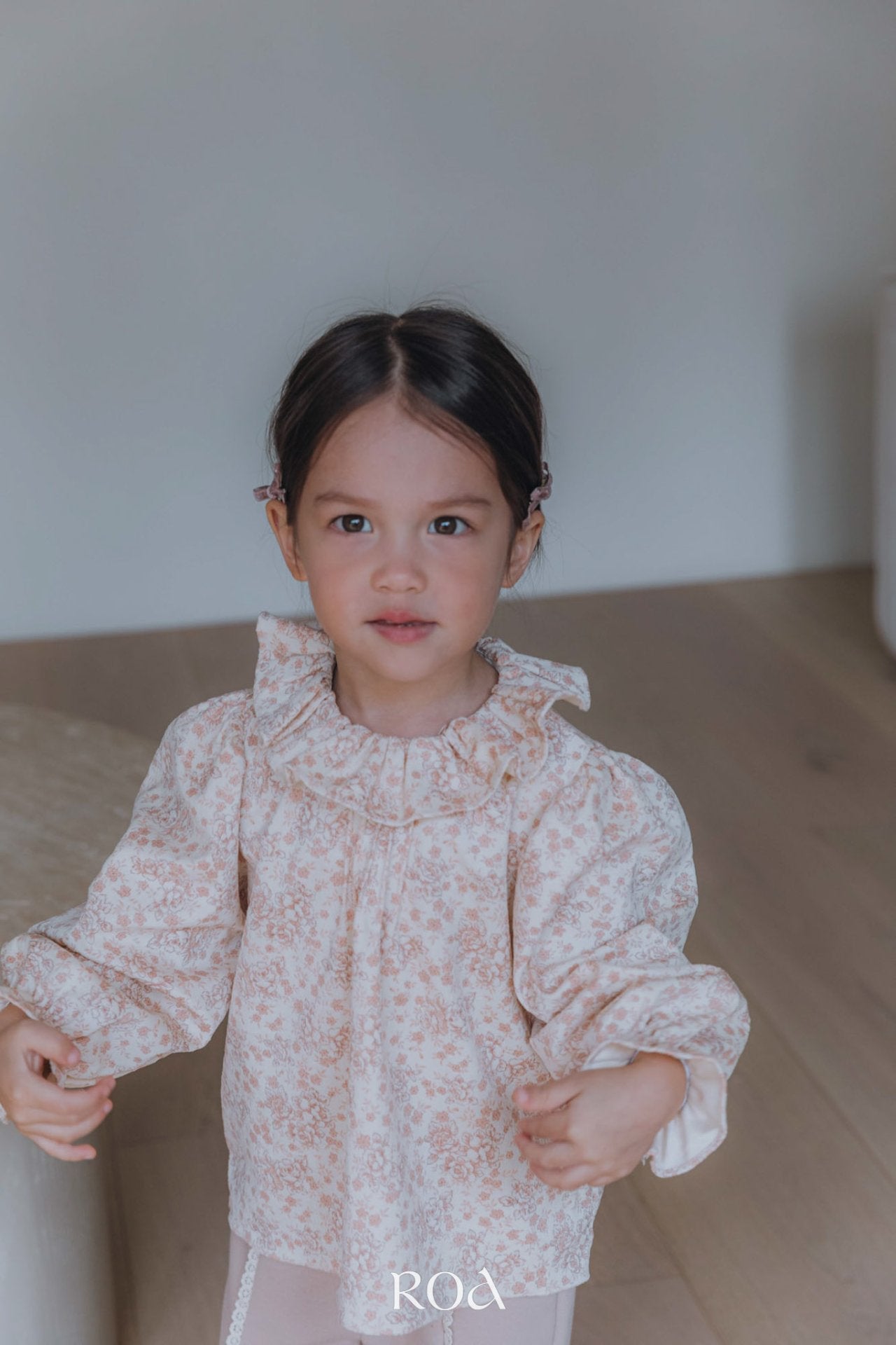 ［ROA］Tuck frill blouse