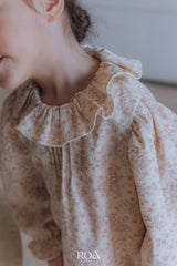 ［ROA］Tuck frill blouse