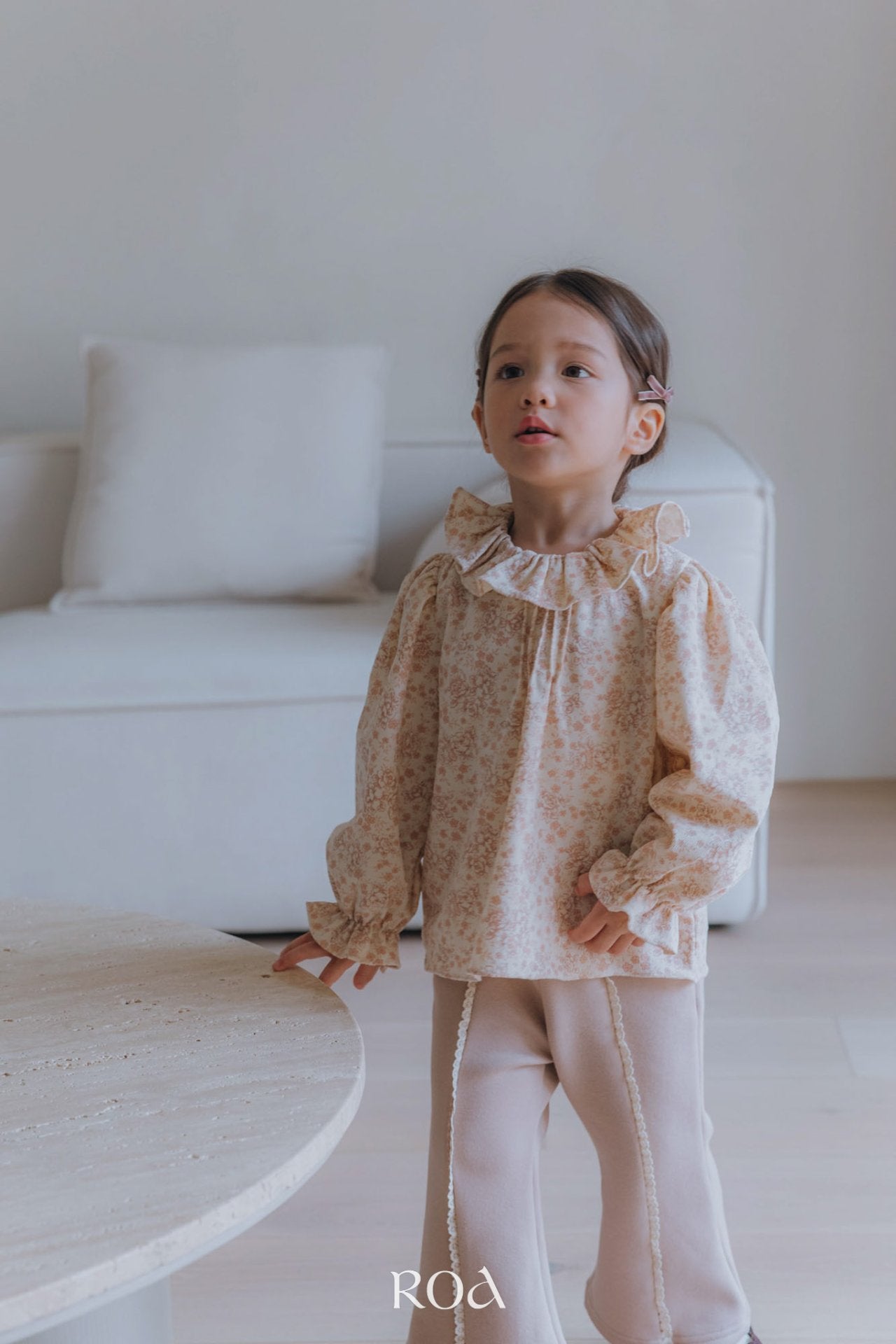 ［ROA］Tuck frill blouse