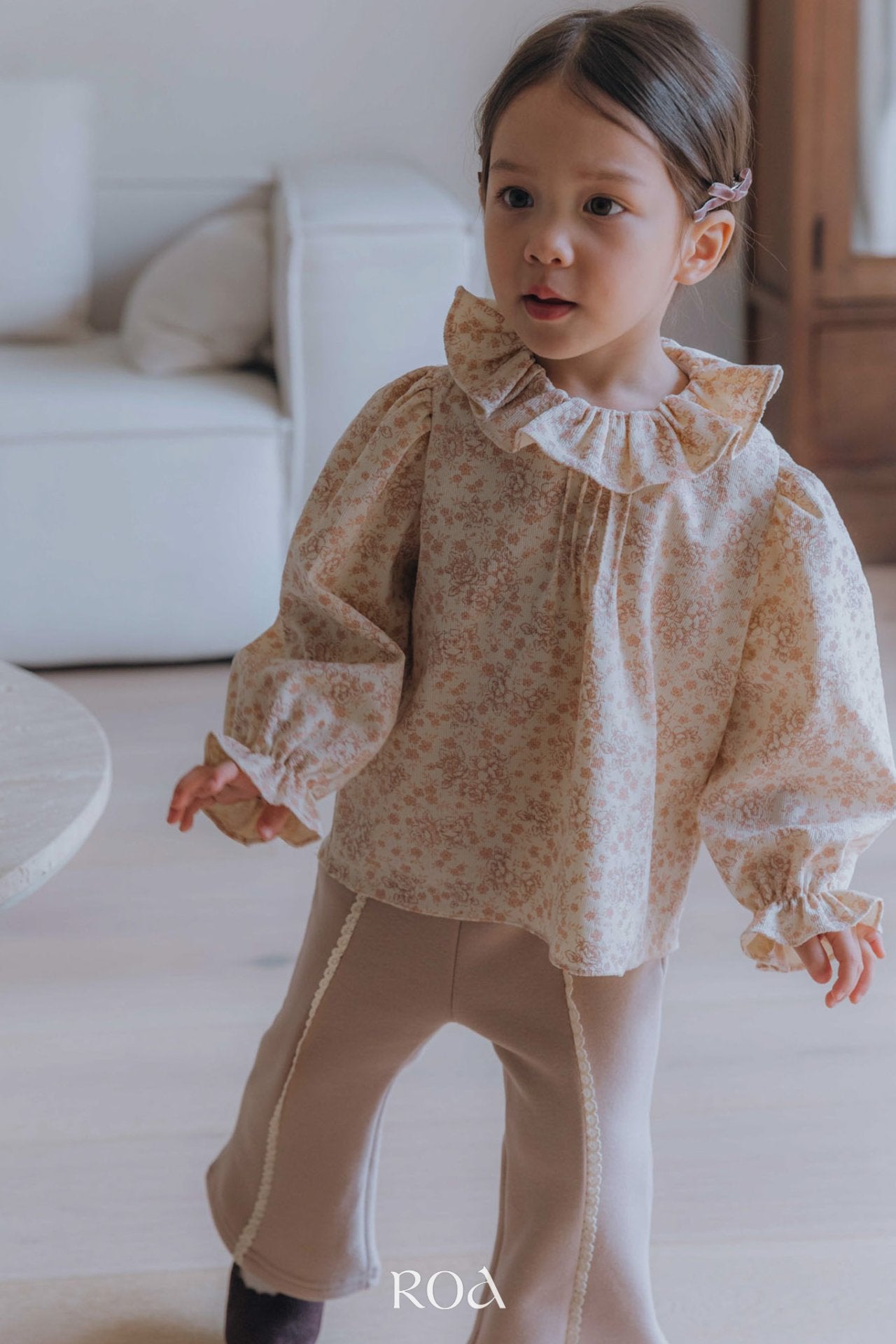 ［ROA］Tuck frill blouse