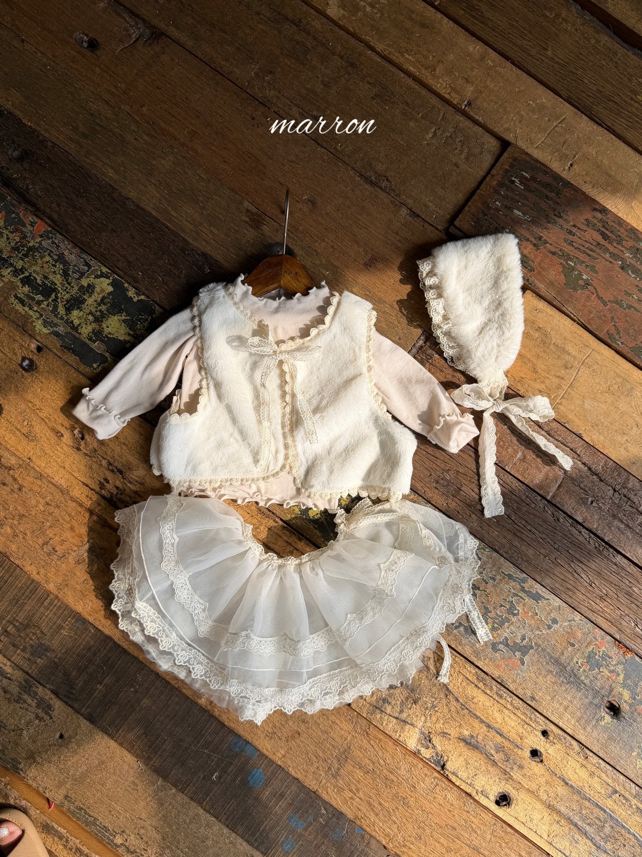 ［marron］Lace fur ear muffler