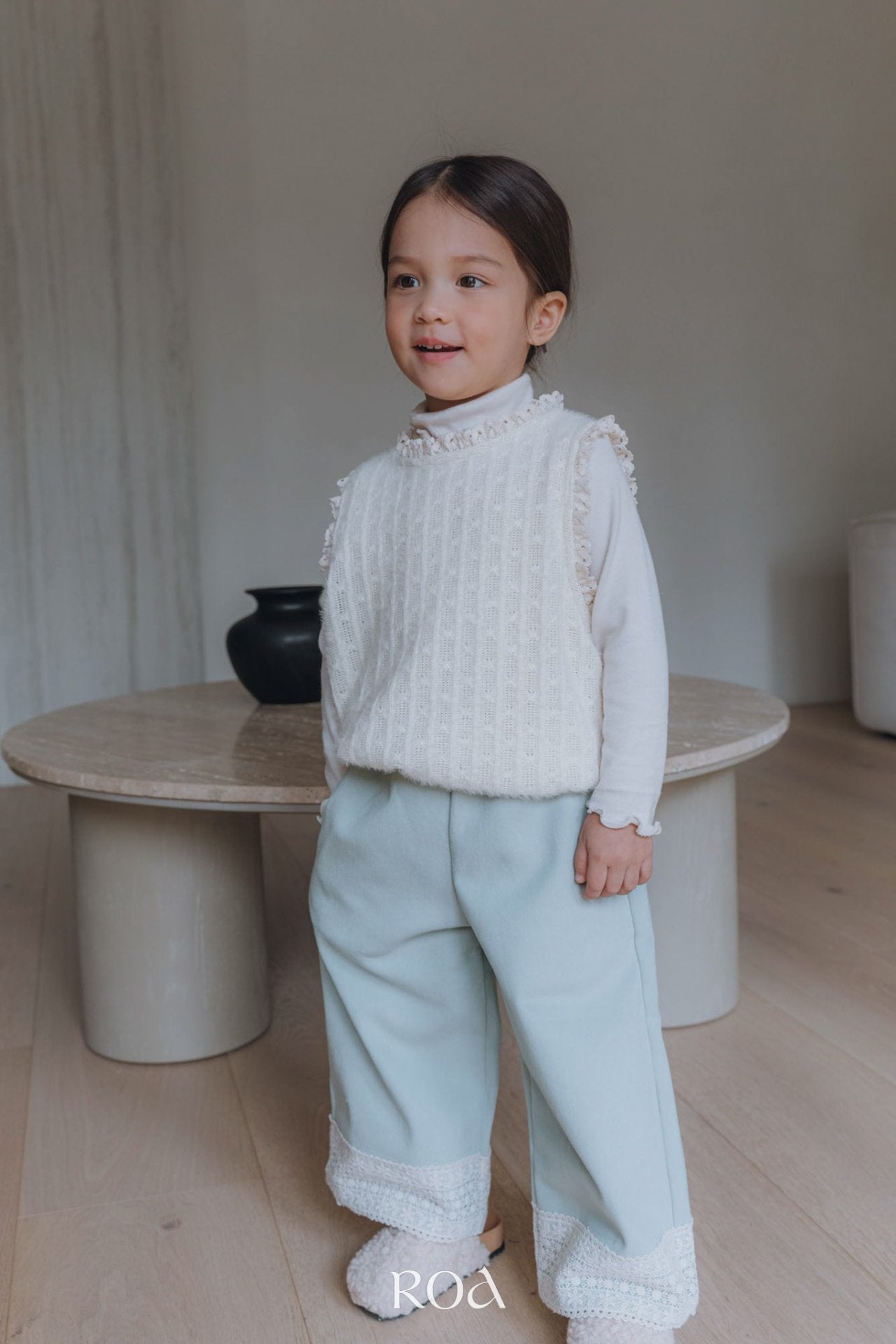 ［ROA］Knit lace vest