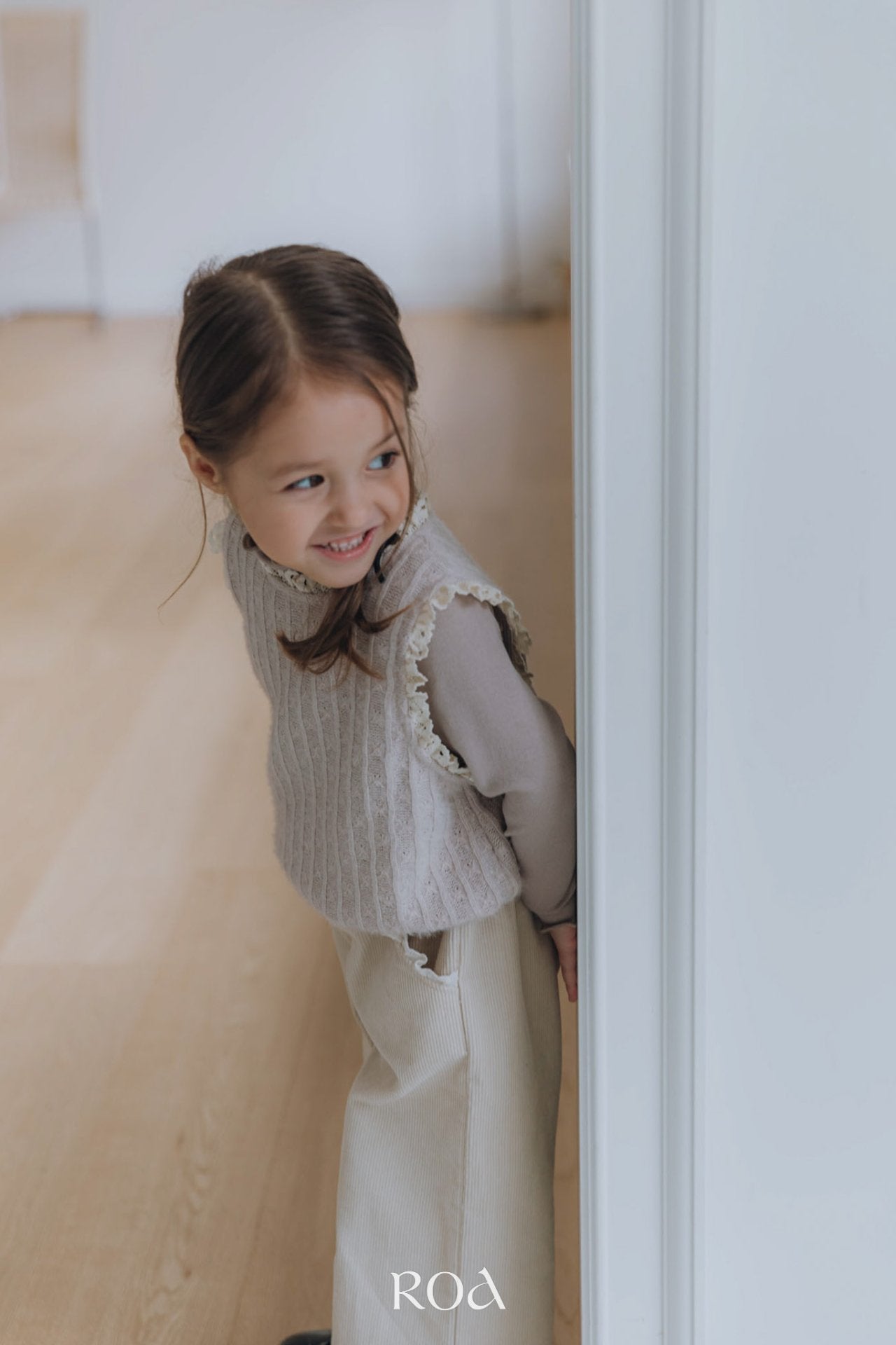 ［ROA］Knit lace vest