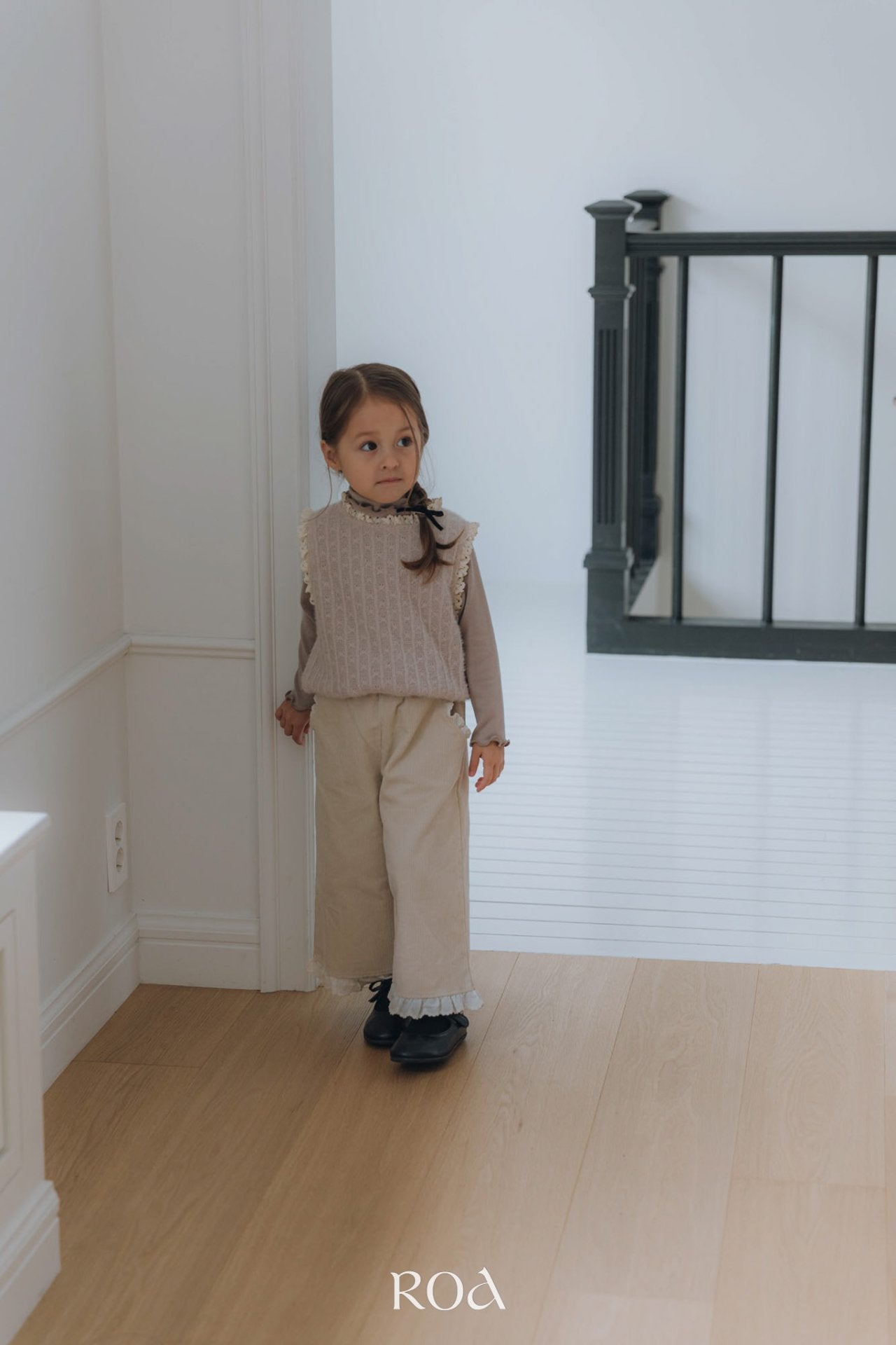 ［ROA］Knit lace vest