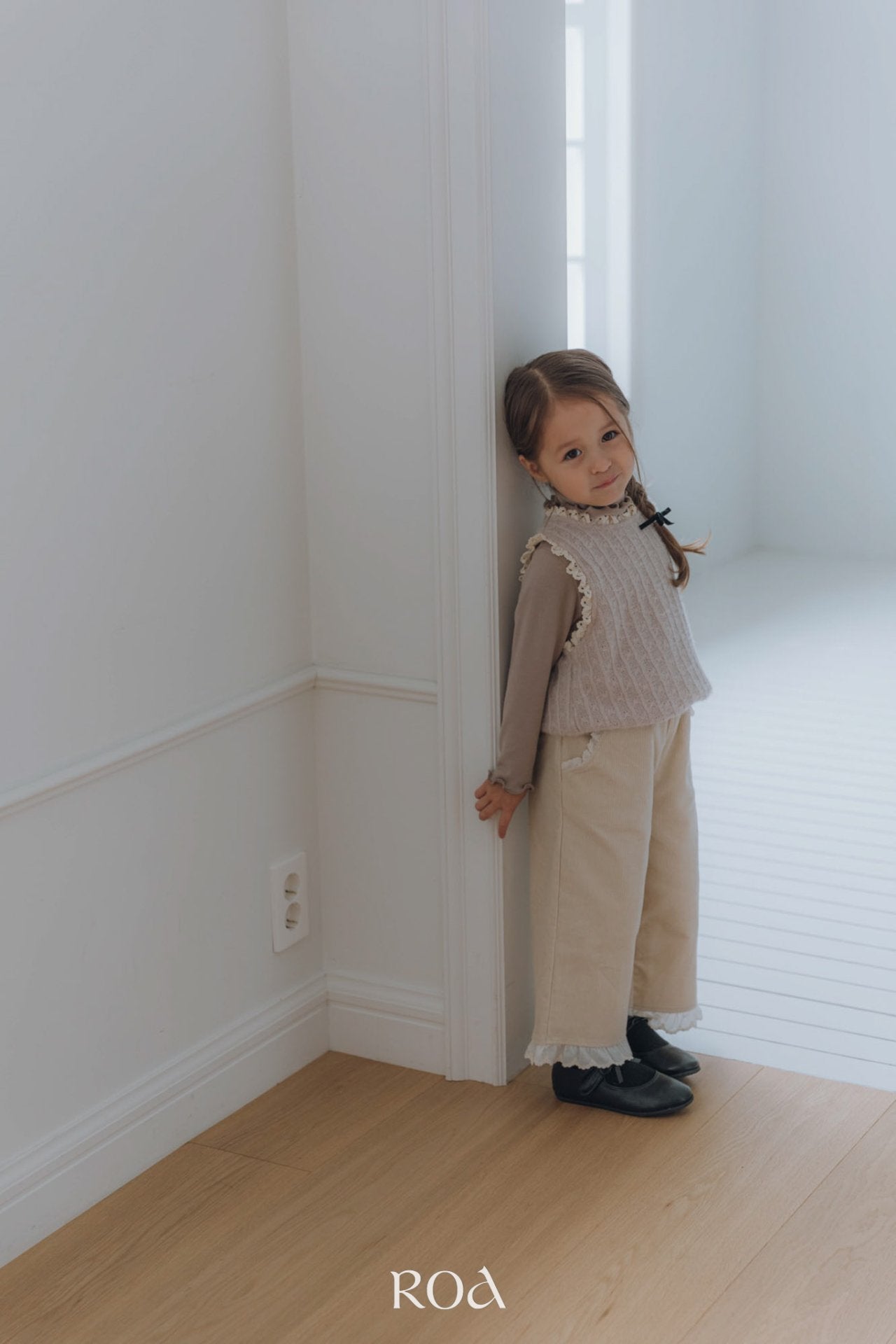 ［ROA］Knit lace vest