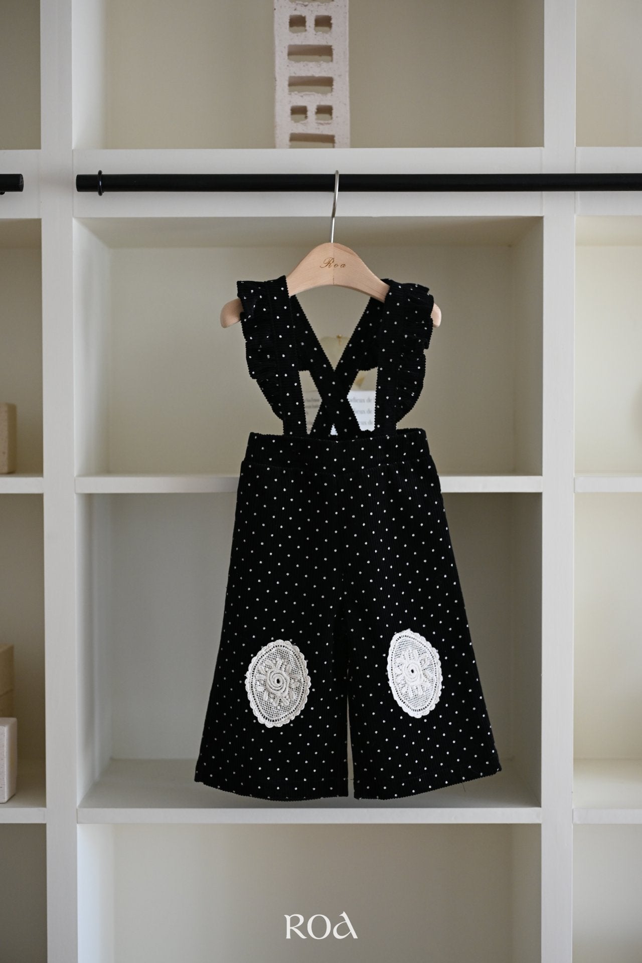 ［ROA］Dot frill suspender pants