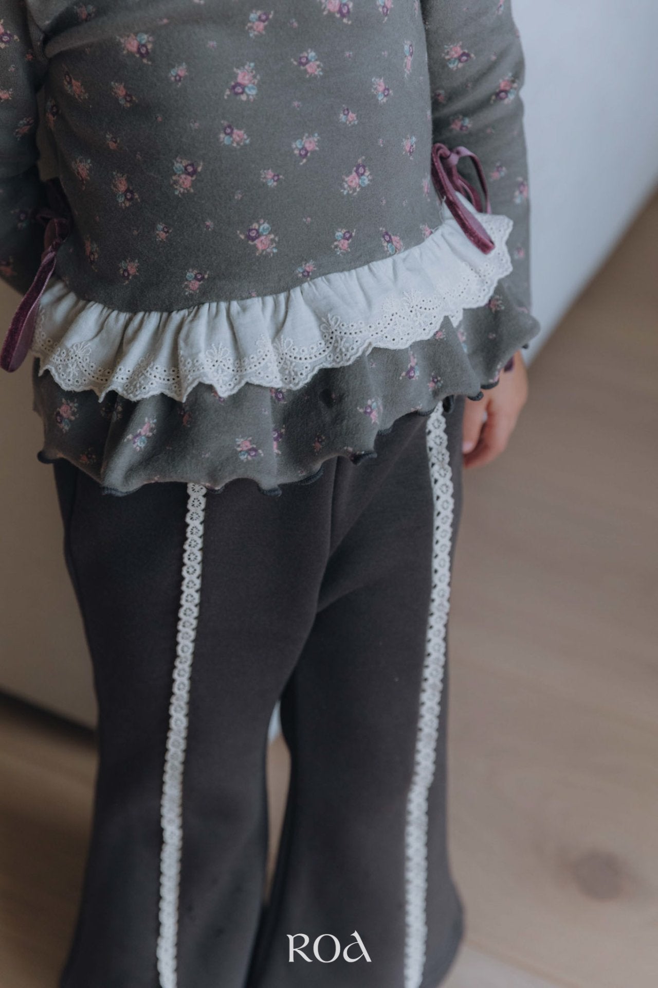 ［ROA］Corduroy ribbon pants