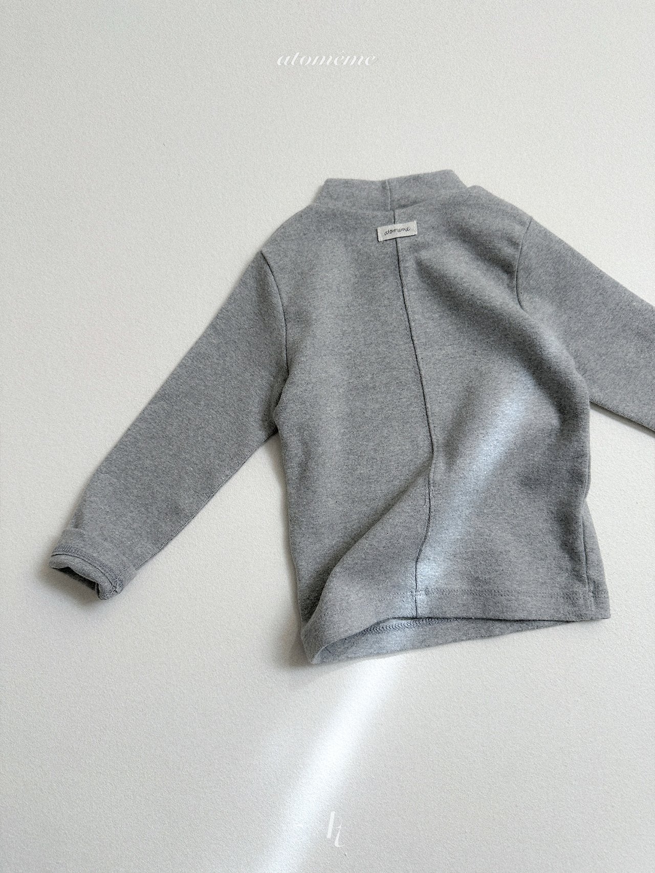 [atomeme] Plain Turtleneck Tee